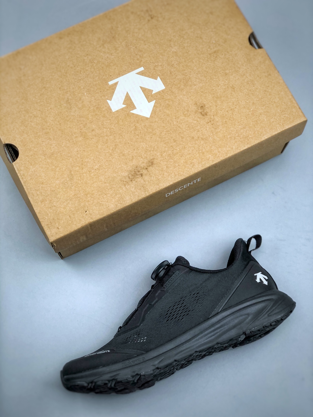 迪桑特DESCENTE LAVITATE 2 时尚防滑 低帮跑步鞋