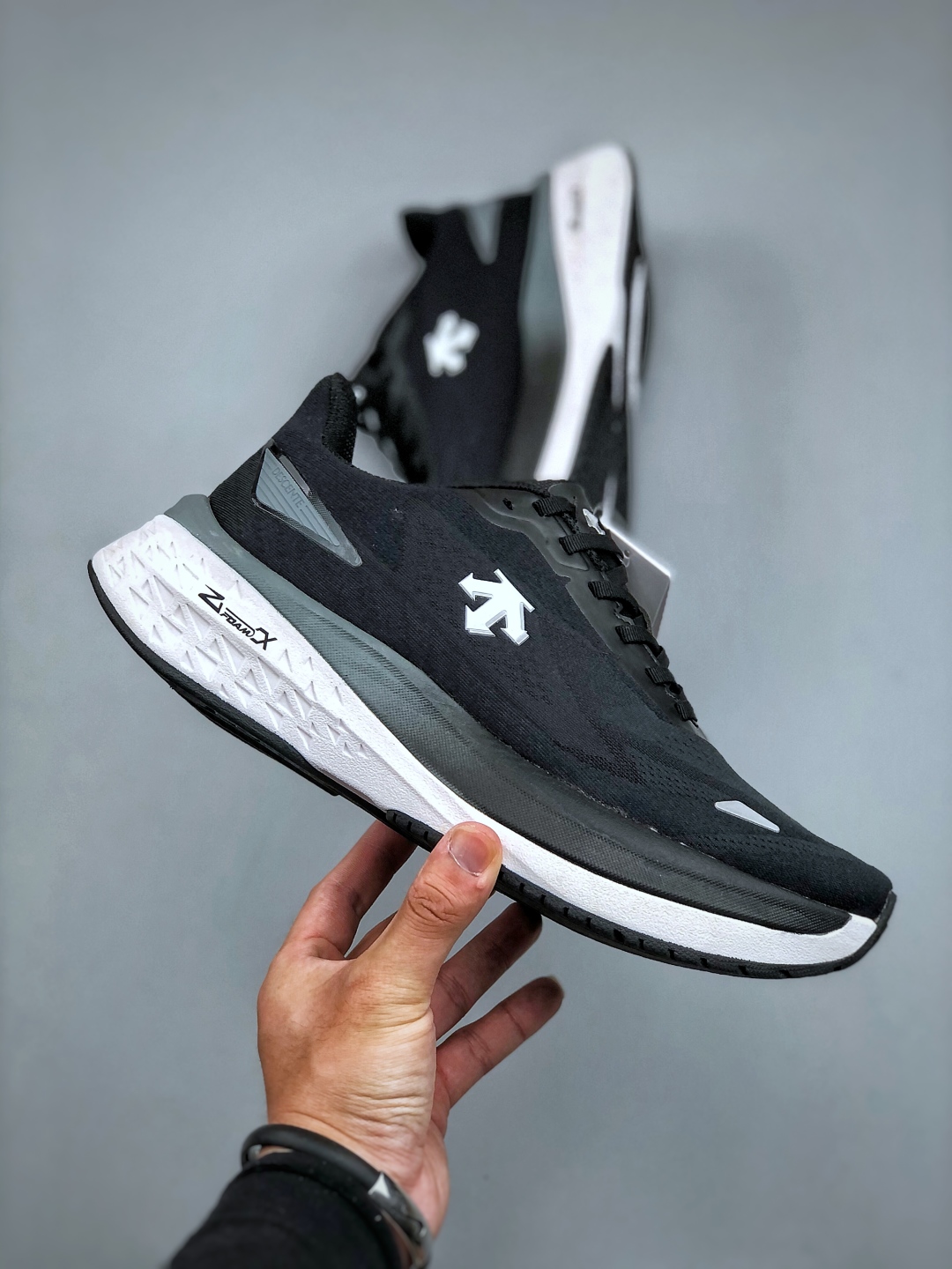 迪桑特DESCENTE ENERZITE RIDE 时尚防滑 低帮跑步鞋