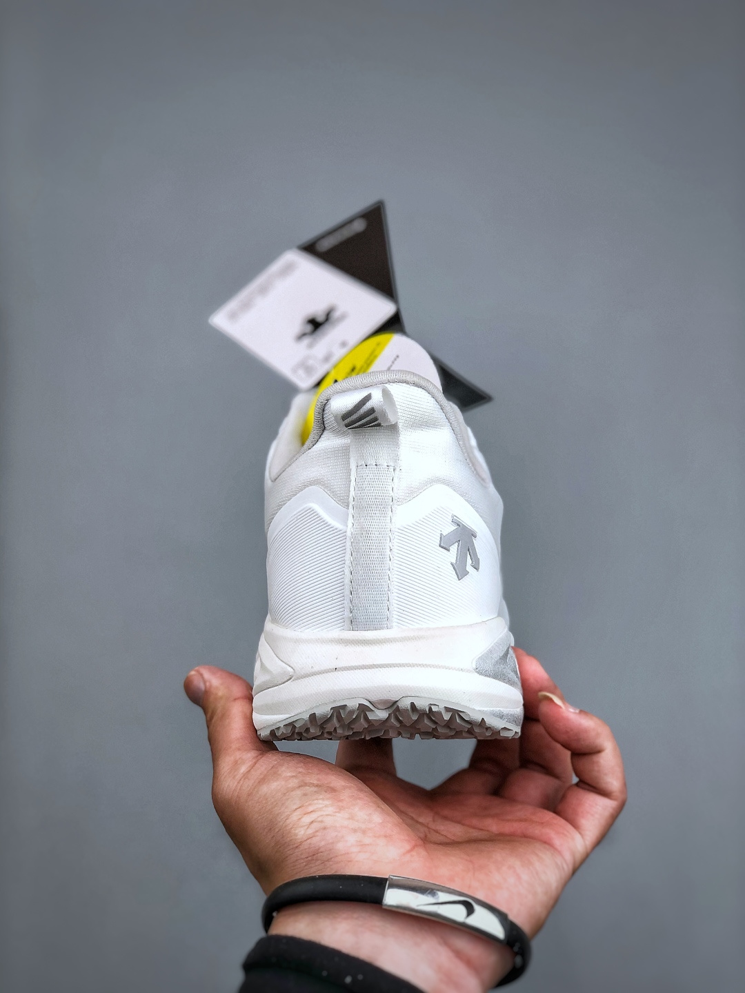 迪桑特DESCENTE LAVITATE 2 时尚防滑 低帮跑步鞋-Chinese UA Cheap High Quatity Brand Clothes Bags handbags Sneakers wholesale wholesaler seller from China Factory suppliers Fashion Clothing Shoes best Quality Beautiful Price 迪桑特DESCENTE LAVITATE 2 时尚防滑 低帮跑步鞋