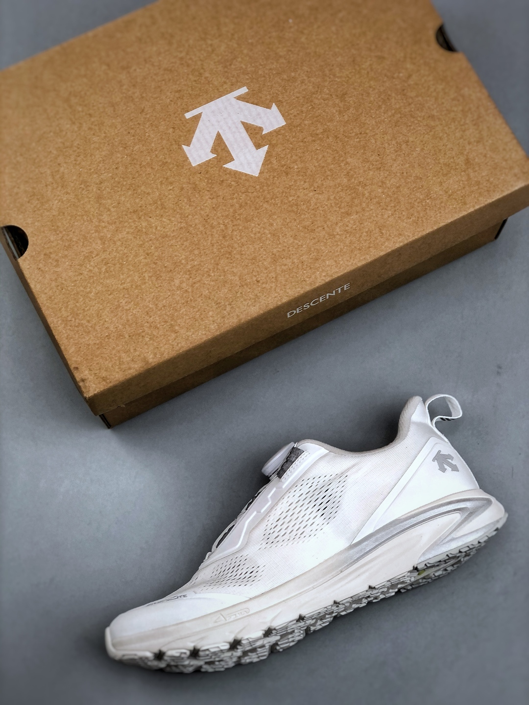 迪桑特DESCENTE LAVITATE 2 时尚防滑 低帮跑步鞋-Chinese UA Cheap High Quatity Brand Clothes Bags handbags Sneakers wholesale wholesaler seller from China Factory suppliers Fashion Clothing Shoes best Quality Beautiful Price 迪桑特DESCENTE LAVITATE 2 时尚防滑 低帮跑步鞋