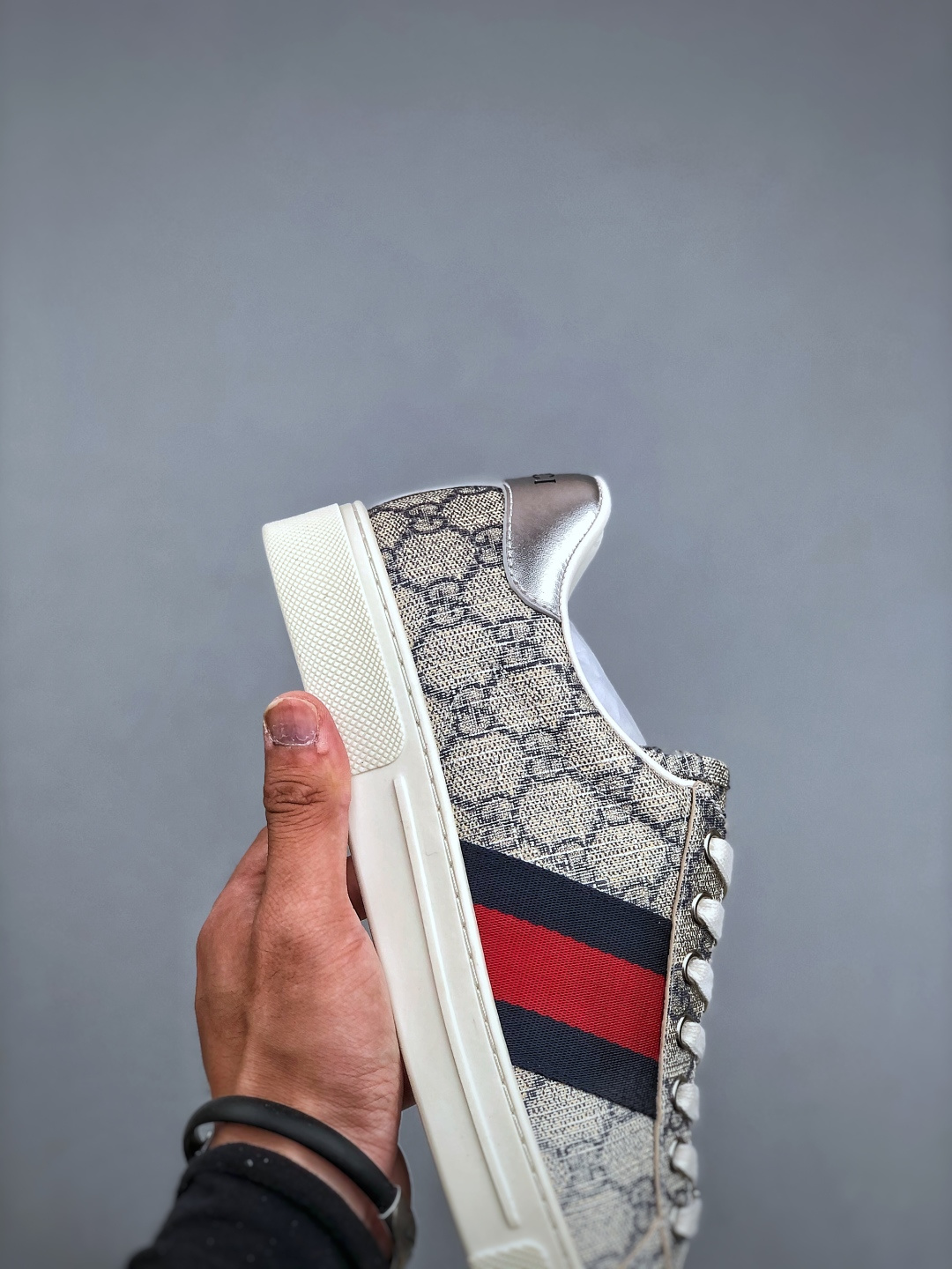 GUCCI 2025ss 轻奢单品 古驰百搭休闲运动板鞋-Chinese UA Cheap High Quatity Brand Clothes Bags handbags Sneakers wholesale wholesaler seller from China Factory suppliers Fashion Clothing Shoes best Quality Beautiful Price GUCCI 2025ss 轻奢单品 古驰百搭休闲运动板鞋