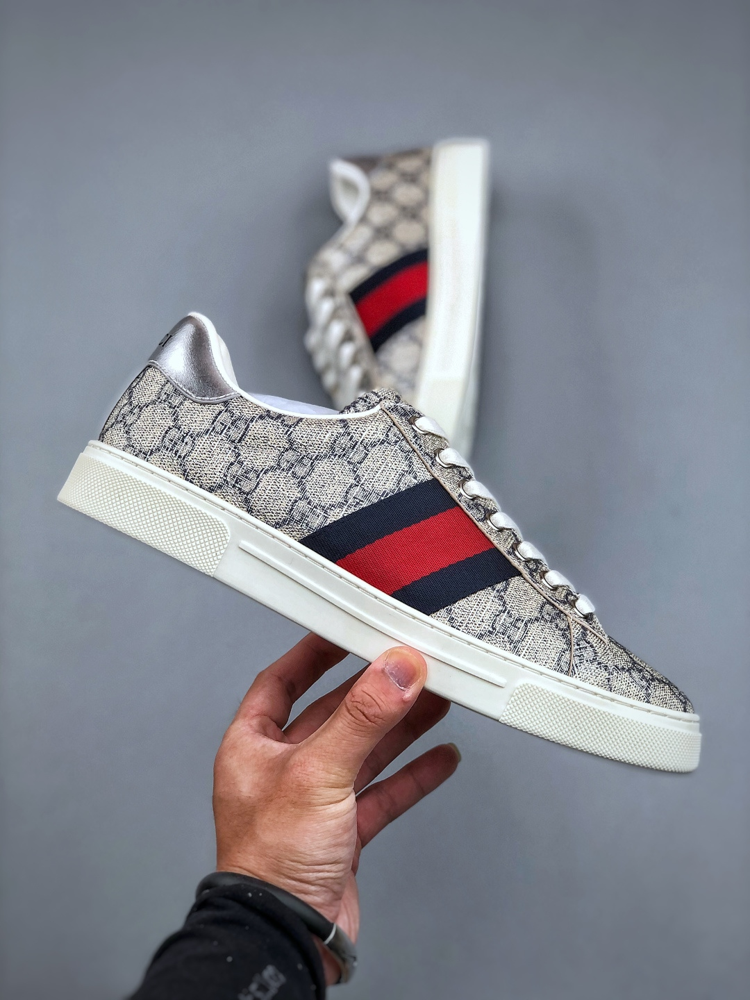 GUCCI 2025ss 轻奢单品 古驰百搭休闲运动板鞋-Chinese UA Cheap High Quatity Brand Clothes Bags handbags Sneakers wholesale wholesaler seller from China Factory suppliers Fashion Clothing Shoes best Quality Beautiful Price GUCCI 2025ss 轻奢单品 古驰百搭休闲运动板鞋