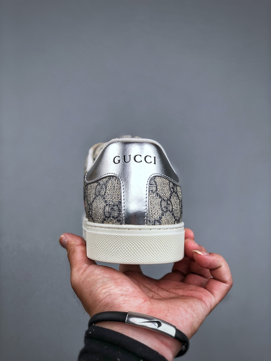 GUCCI 2025ss 轻奢单品 古驰百搭休闲运动板鞋-Chinese UA Cheap High Quatity Brand Clothes Bags handbags Sneakers wholesale wholesaler seller from China Factory suppliers Fashion Clothing Shoes best Quality Beautiful Price GUCCI 2025ss 轻奢单品 古驰百搭休闲运动板鞋