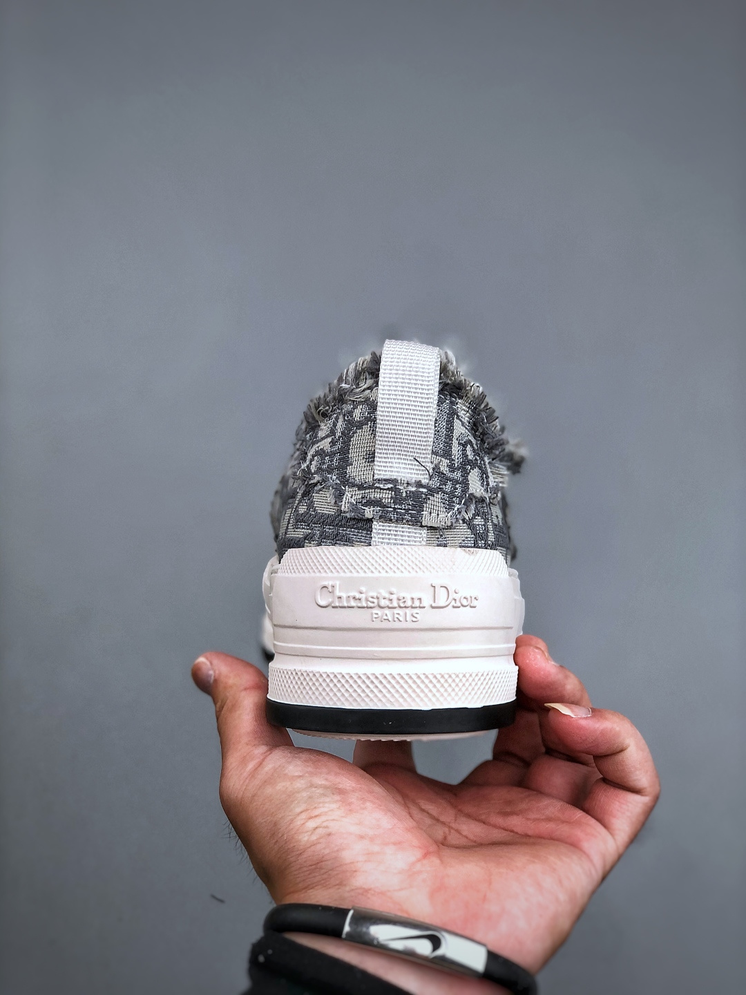 重工型ChRISTIAN DIor这款Vibe厚底鞋融入的经典元 素风格低帮休闲厚底潮鞋板鞋-Chinese UA Cheap High Quatity Brand Clothes Bags handbags Sneakers wholesale wholesaler seller from China Factory suppliers Fashion Clothing Shoes best Quality Beautiful Price 重工型ChRISTIAN DIor这款Vibe厚底鞋融入的经典元 素风格低帮休闲厚底潮鞋板鞋