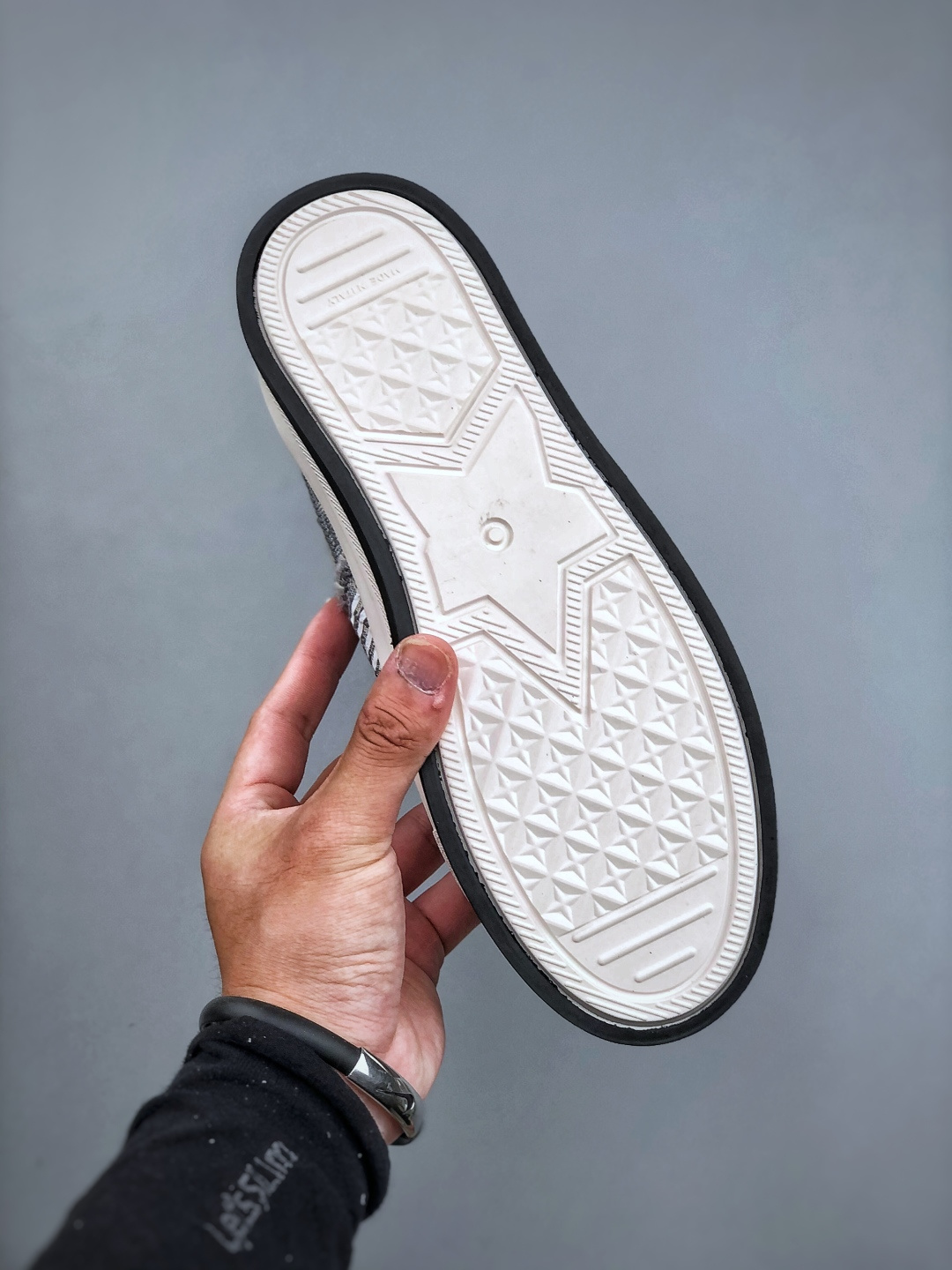 重工型ChRISTIAN DIor这款Vibe厚底鞋融入的经典元 素风格低帮休闲厚底潮鞋板鞋-Chinese UA Cheap High Quatity Brand Clothes Bags handbags Sneakers wholesale wholesaler seller from China Factory suppliers Fashion Clothing Shoes best Quality Beautiful Price 重工型ChRISTIAN DIor这款Vibe厚底鞋融入的经典元 素风格低帮休闲厚底潮鞋板鞋