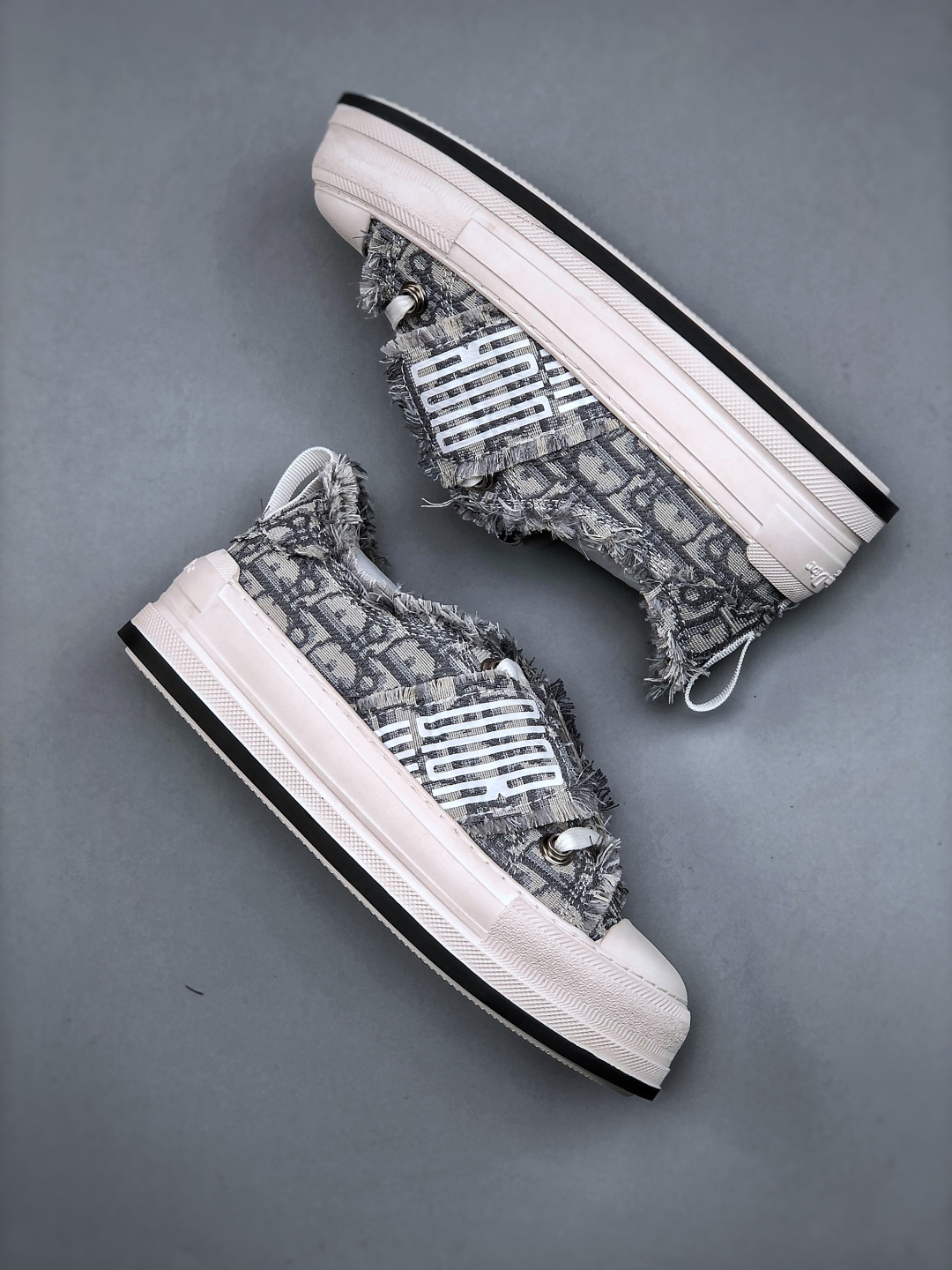 重工型ChRISTIAN DIor这款Vibe厚底鞋融入的经典元 素风格低帮休闲厚底潮鞋板鞋-Chinese UA Cheap High Quatity Brand Clothes Bags handbags Sneakers wholesale wholesaler seller from China Factory suppliers Fashion Clothing Shoes best Quality Beautiful Price 重工型ChRISTIAN DIor这款Vibe厚底鞋融入的经典元 素风格低帮休闲厚底潮鞋板鞋