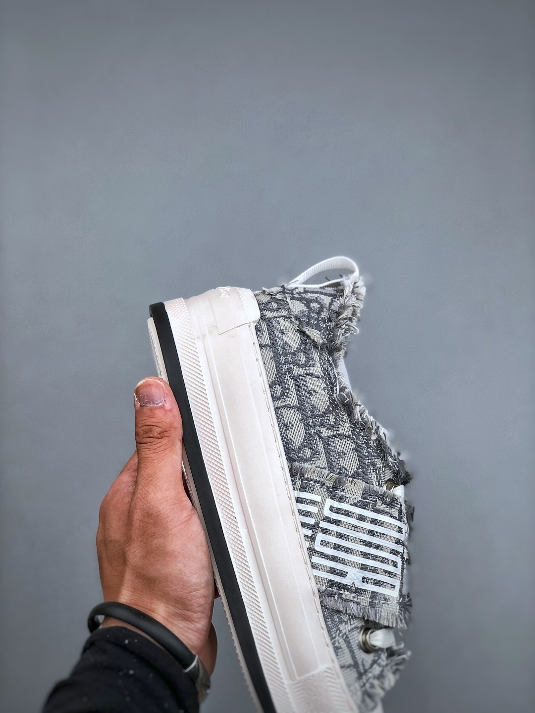 重工型ChRISTIAN DIor这款Vibe厚底鞋融入的经典元 素风格低帮休闲厚底潮鞋板鞋-Chinese UA Cheap High Quatity Brand Clothes Bags handbags Sneakers wholesale wholesaler seller from China Factory suppliers Fashion Clothing Shoes best Quality Beautiful Price 重工型ChRISTIAN DIor这款Vibe厚底鞋融入的经典元 素风格低帮休闲厚底潮鞋板鞋