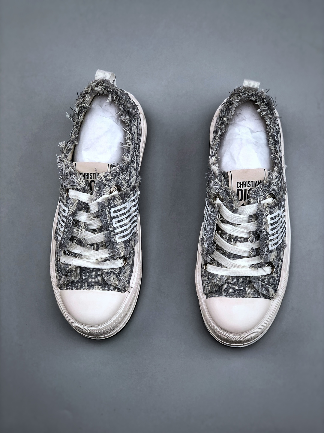 重工型ChRISTIAN DIor这款Vibe厚底鞋融入的经典元 素风格低帮休闲厚底潮鞋板鞋-Chinese UA Cheap High Quatity Brand Clothes Bags handbags Sneakers wholesale wholesaler seller from China Factory suppliers Fashion Clothing Shoes best Quality Beautiful Price 重工型ChRISTIAN DIor这款Vibe厚底鞋融入的经典元 素风格低帮休闲厚底潮鞋板鞋