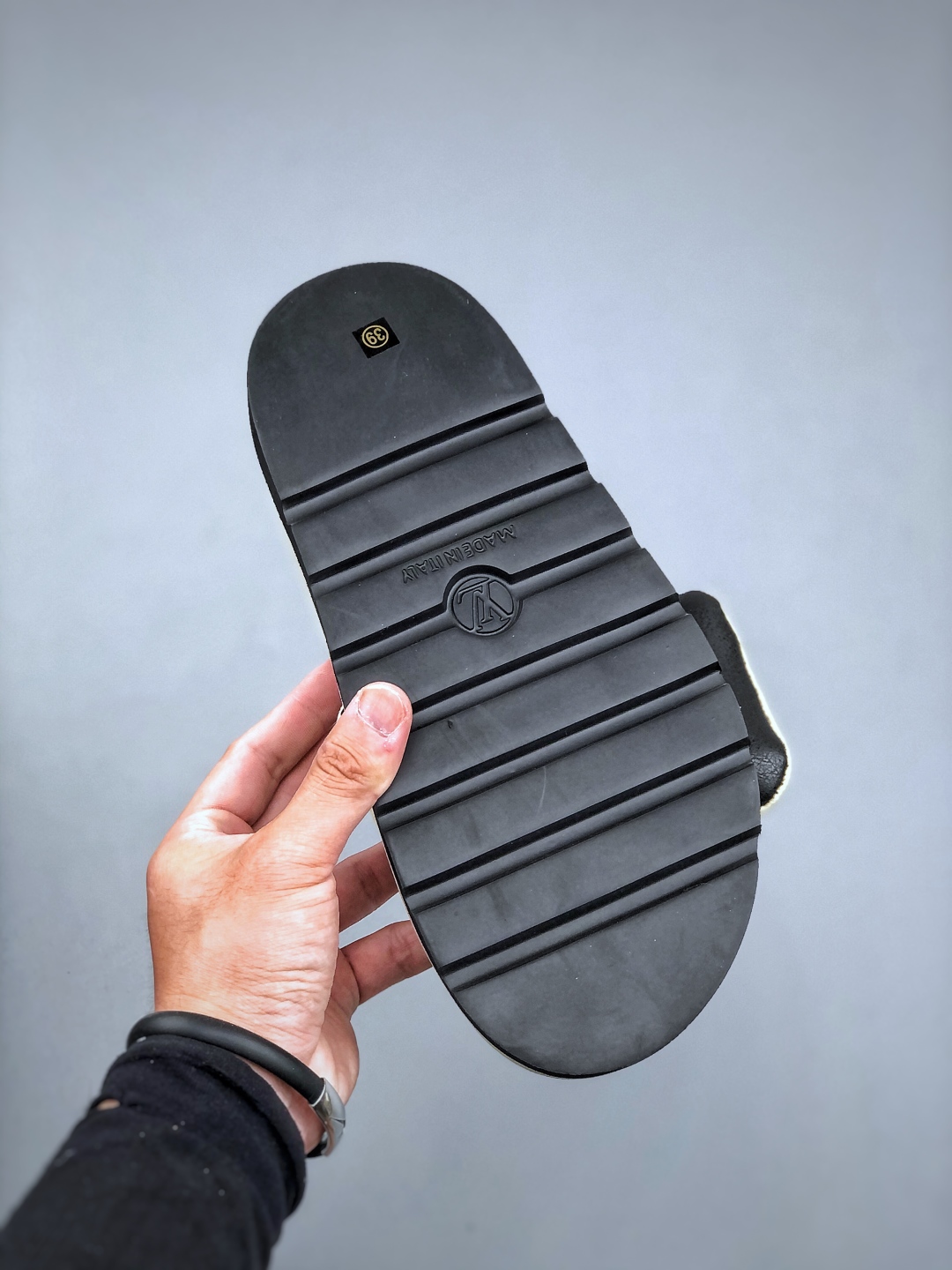 Louis Vuitton Monogram Sandal Spring/Summer 2025 Collection Size 35-45 9 cmp i1749152775510 1389 0 7