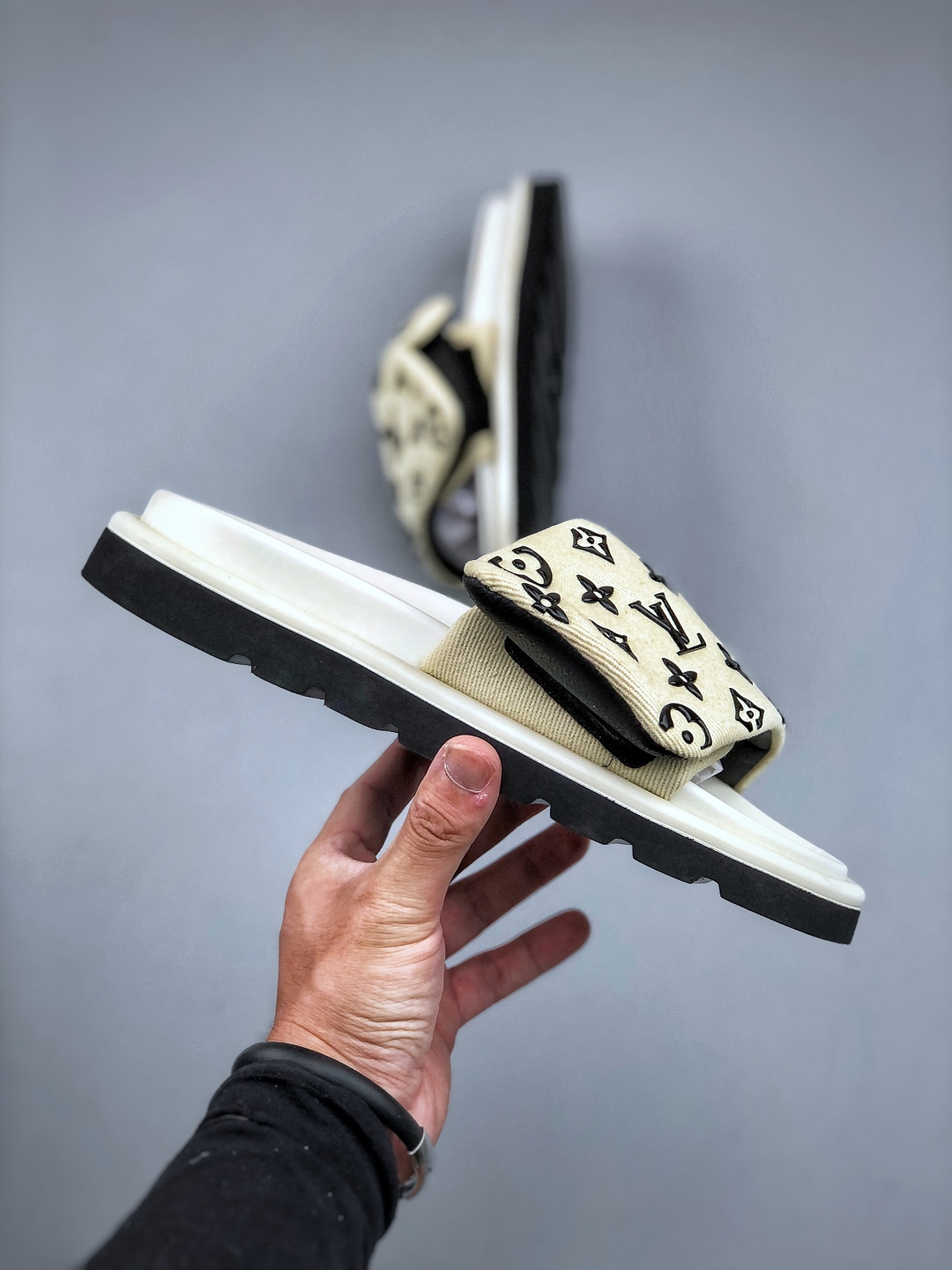 Louis Vuitton Monogram Sandal Spring/Summer 2025 Collection Size 35-45 5 cmp i1749152776725 7023 0 3