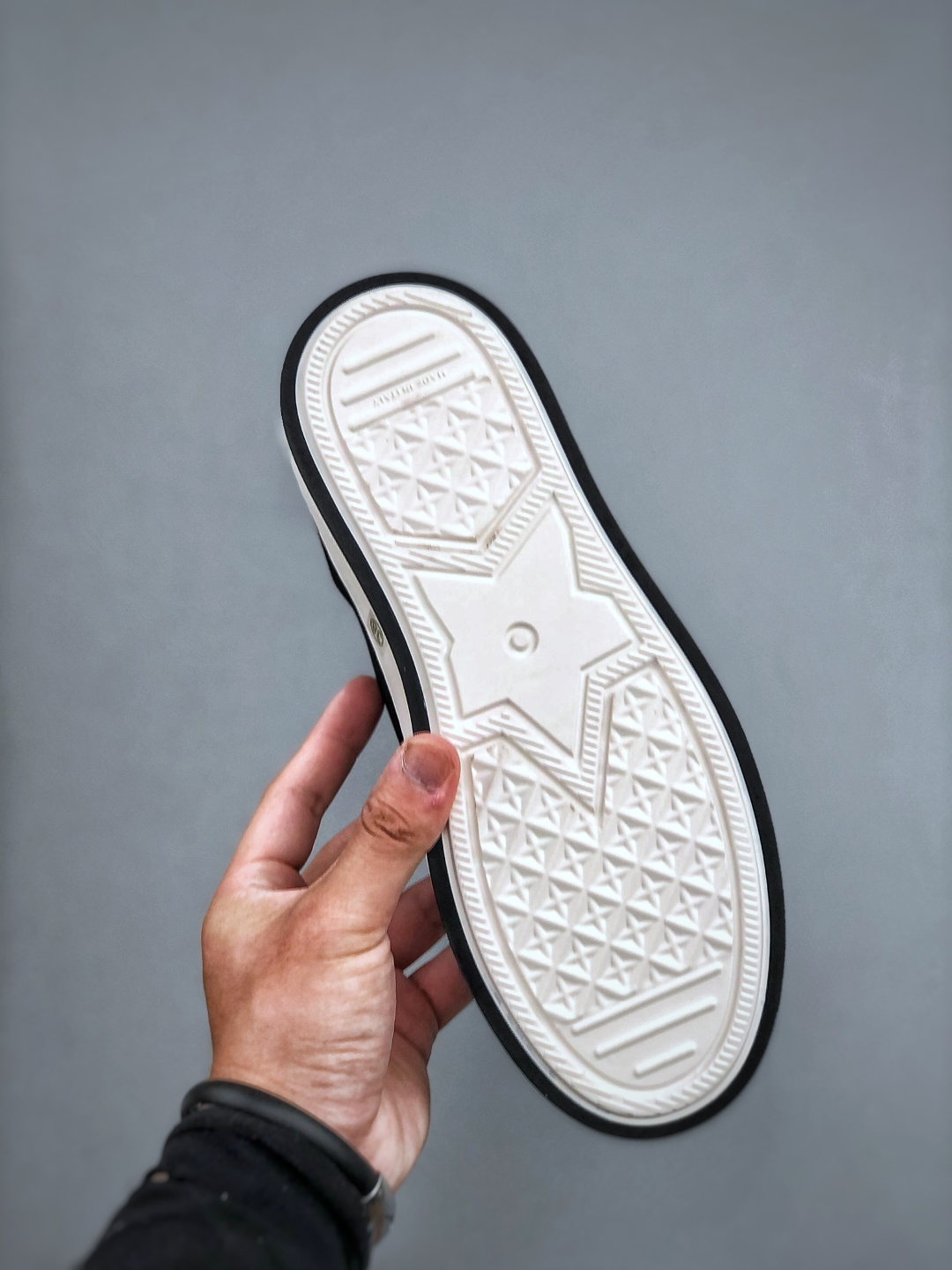 Dior迪奥休闲时尚板鞋系列 伪芯片感应装置釆用超软舒适透气面料-Chinese UA Cheap High Quatity Brand Clothes Bags handbags Sneakers wholesale wholesaler seller from China Factory suppliers Fashion Clothing Shoes best Quality Beautiful Price Dior迪奥休闲时尚板鞋系列 伪芯片感应装置釆用超软舒适透气面料