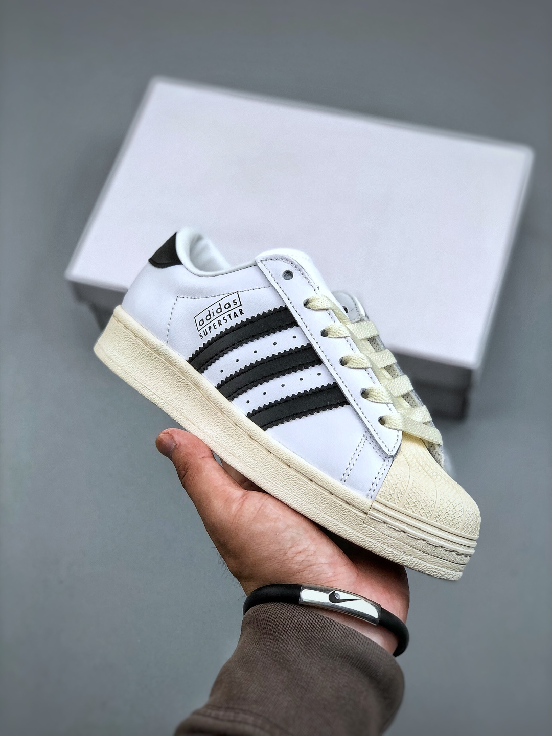 Adidas Originals Superstar 全新配色贝壳头休闲板鞋 独家控货 平台正单 全鞋百分百原材料 全鞋电脑针车 Logo针车间距针数原版一致 皮料切割冲裁零瑕疵 原鞋一致含胶量大底 原盒中文内外标 大几率过验 不对比市面只对比原鞋 只服务最高端市场 货号:JI3138