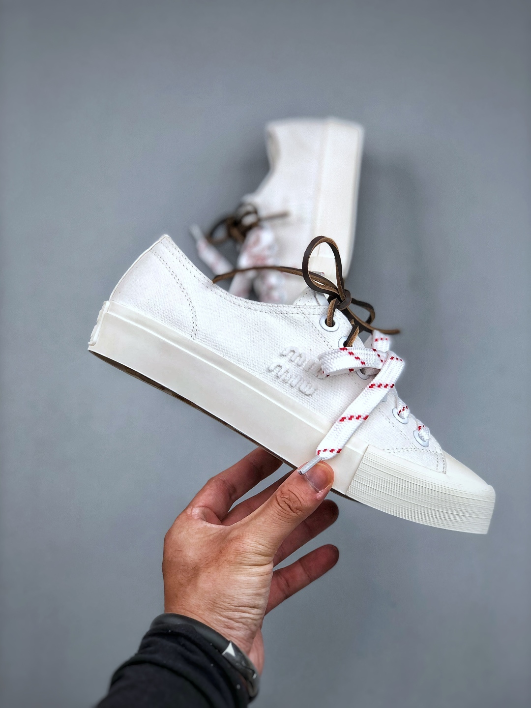 miumiu·缪缪2025早春时尚新品双鞋带搭配羊皮内里-Chinese UA Cheap High Quatity Brand Clothes Bags handbags Sneakers wholesale wholesaler seller from China Factory suppliers Fashion Clothing Shoes best Quality Beautiful Price miumiu·缪缪2025早春时尚新品双鞋带搭配羊皮内里