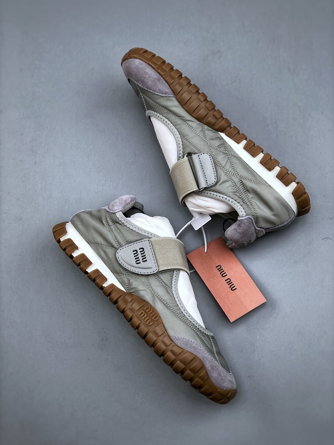 MIU MIU 韩系欧若拉百搭 运动甜妹风 厚底 玛丽珍鞋 2.5CM 女 魔术贴复古时尚百搭厚底软底舒适 玛丽珍鞋-Chinese UA Cheap High Quatity Brand Clothes Bags handbags Sneakers wholesale wholesaler seller from China Factory suppliers Fashion Clothing Shoes best Quality Beautiful Price MIU MIU 韩系欧若拉百搭 运动甜妹风 厚底 玛丽珍鞋 2.5CM 女 魔术贴复古时尚百搭厚底软底舒适 玛丽珍鞋