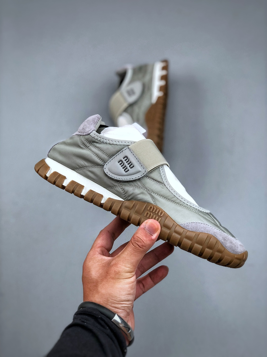 MIU MIU 韩系欧若拉百搭 运动甜妹风 厚底 玛丽珍鞋 2.5CM 女 魔术贴复古时尚百搭厚底软底舒适 玛丽珍鞋-Chinese UA Cheap High Quatity Brand Clothes Bags handbags Sneakers wholesale wholesaler seller from China Factory suppliers Fashion Clothing Shoes best Quality Beautiful Price MIU MIU 韩系欧若拉百搭 运动甜妹风 厚底 玛丽珍鞋 2.5CM 女 魔术贴复古时尚百搭厚底软底舒适 玛丽珍鞋