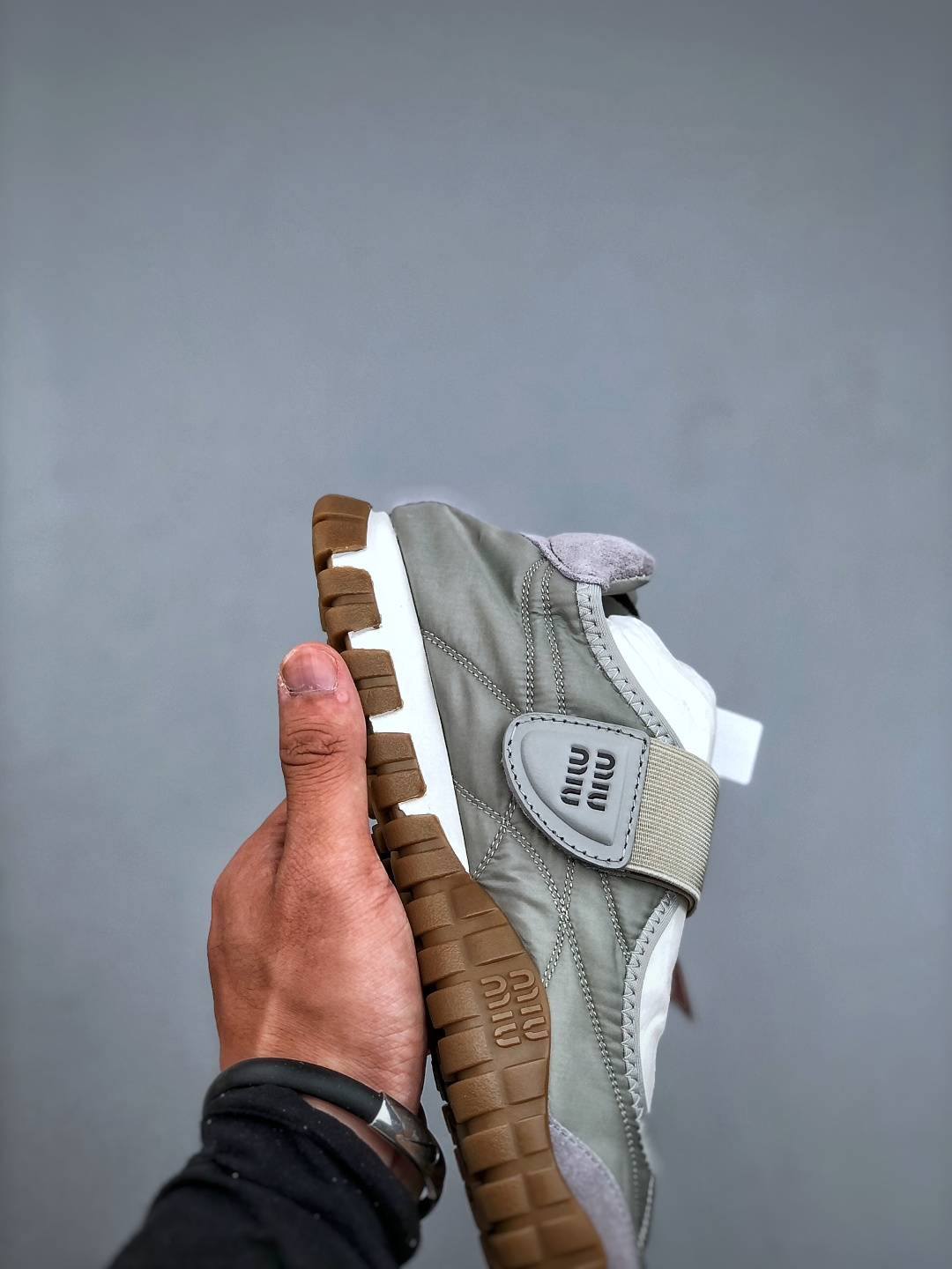 MIU MIU 韩系欧若拉百搭 运动甜妹风 厚底 玛丽珍鞋 2.5CM 女 魔术贴复古时尚百搭厚底软底舒适 玛丽珍鞋-Chinese UA Cheap High Quatity Brand Clothes Bags handbags Sneakers wholesale wholesaler seller from China Factory suppliers Fashion Clothing Shoes best Quality Beautiful Price MIU MIU 韩系欧若拉百搭 运动甜妹风 厚底 玛丽珍鞋 2.5CM 女 魔术贴复古时尚百搭厚底软底舒适 玛丽珍鞋