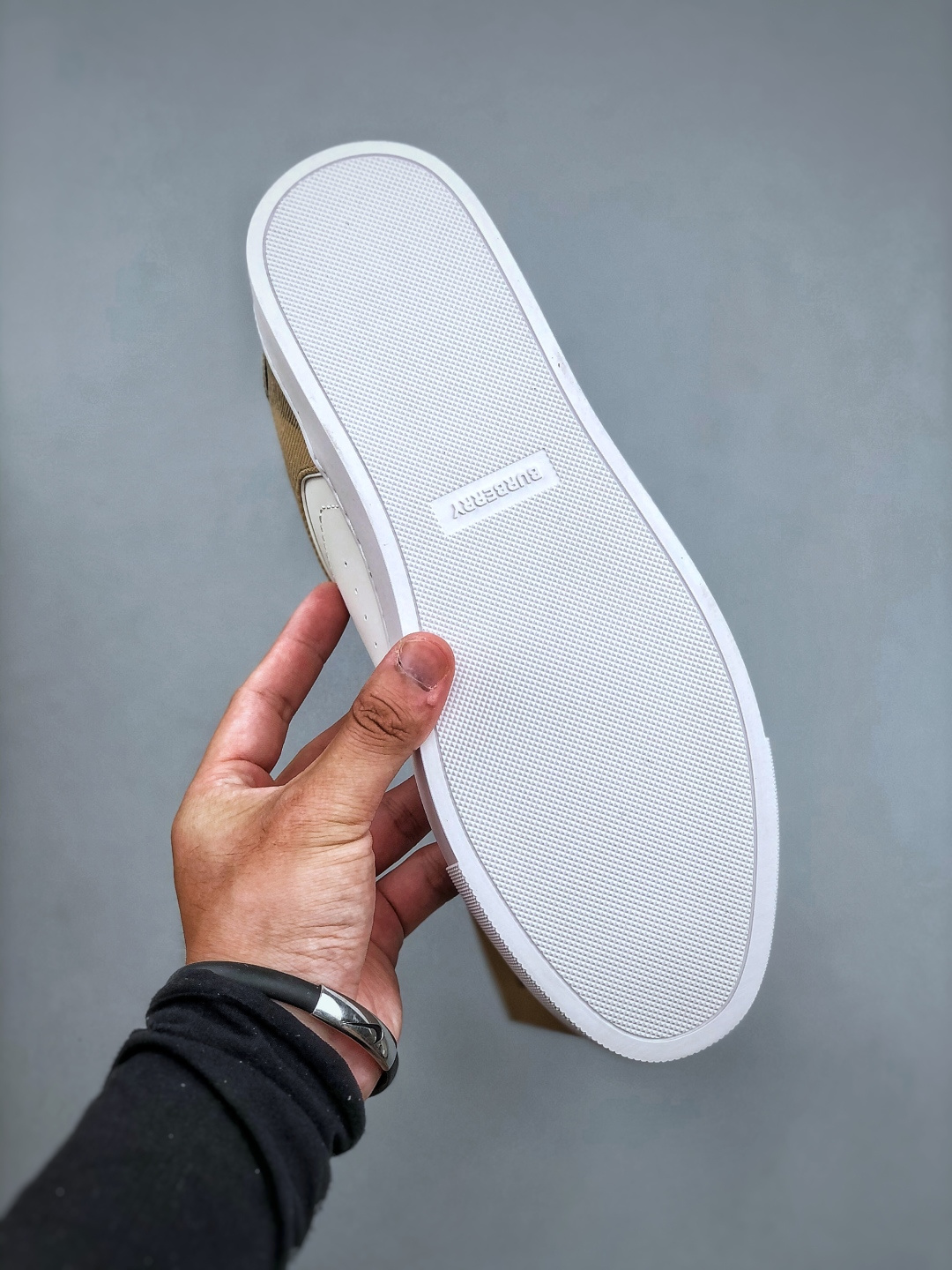 经典小白鞋BBR 此款耗尽5个月打磨单单后跟格纹50尺布只能做2双鞋消耗成本可想而知独家大底模具-Chinese UA Cheap High Quatity Brand Clothes Bags handbags Sneakers wholesale wholesaler seller from China Factory suppliers Fashion Clothing Shoes best Quality Beautiful Price 经典小白鞋BBR 此款耗尽5个月打磨单单后跟格纹50尺布只能做2双鞋消耗成本可想而知独家大底模具