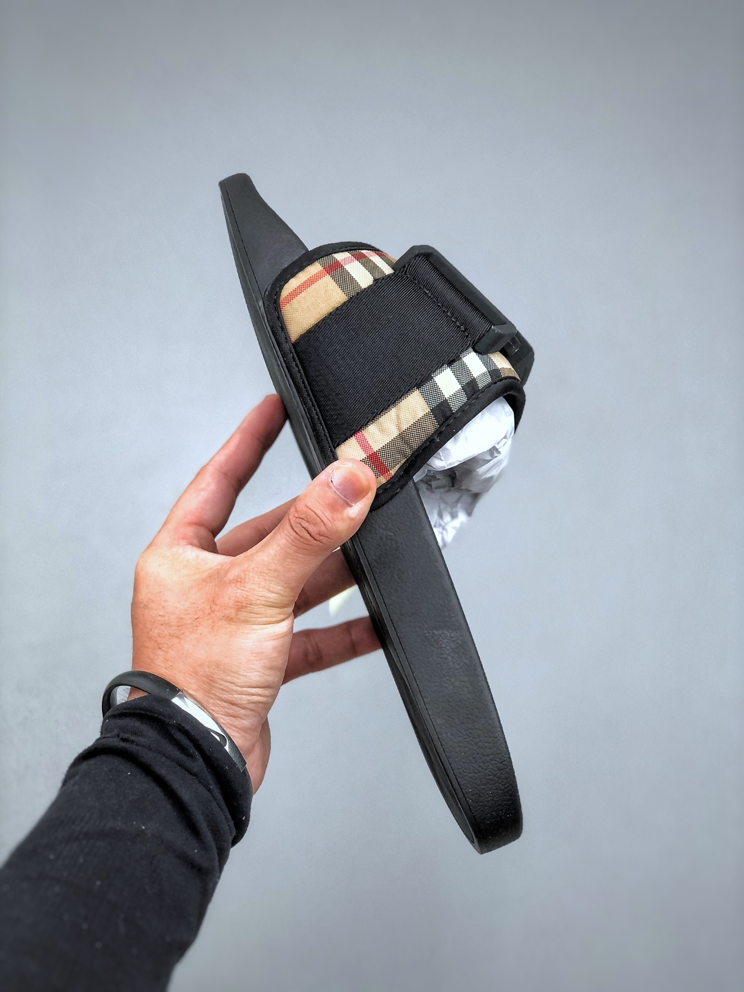 今年颜值最高的一款拖鞋 整体的设计大胆设计 从颜值上来说这是一款非常潮流的拖鞋-Chinese UA Cheap High Quatity Brand Clothes Bags handbags Sneakers wholesale wholesaler seller from China Factory suppliers Fashion Clothing Shoes best Quality Beautiful Price 今年颜值最高的一款拖鞋 整体的设计大胆设计 从颜值上来说这是一款非常潮流的拖鞋