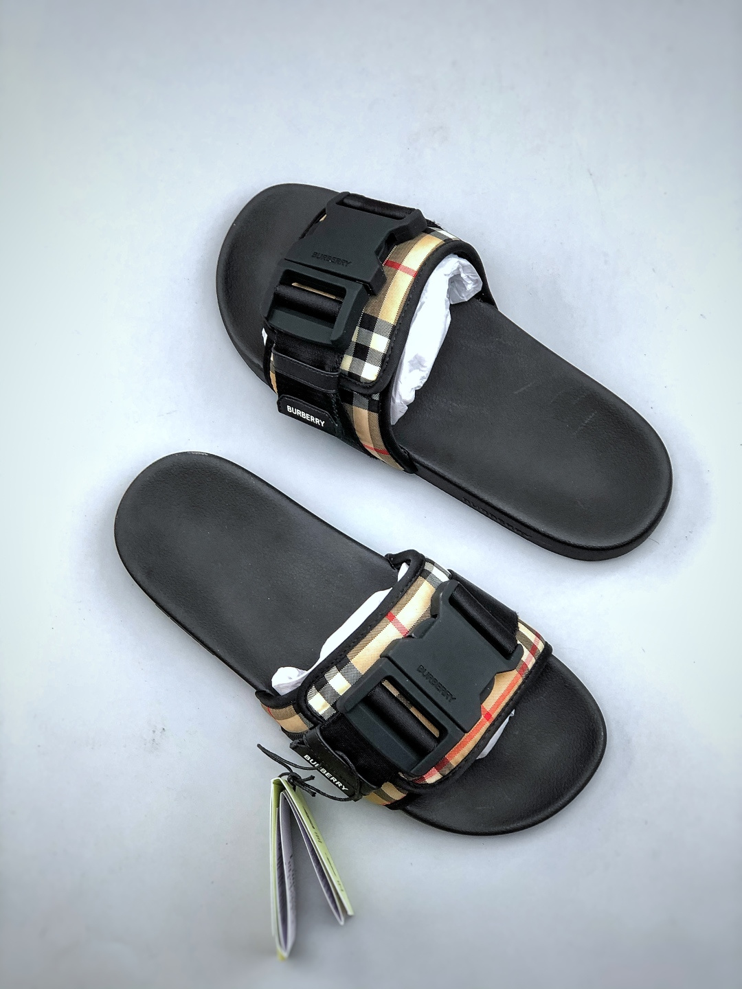 今年颜值最高的一款拖鞋 整体的设计大胆设计 从颜值上来说这是一款非常潮流的拖鞋-Chinese UA Cheap High Quatity Brand Clothes Bags handbags Sneakers wholesale wholesaler seller from China Factory suppliers Fashion Clothing Shoes best Quality Beautiful Price 今年颜值最高的一款拖鞋 整体的设计大胆设计 从颜值上来说这是一款非常潮流的拖鞋