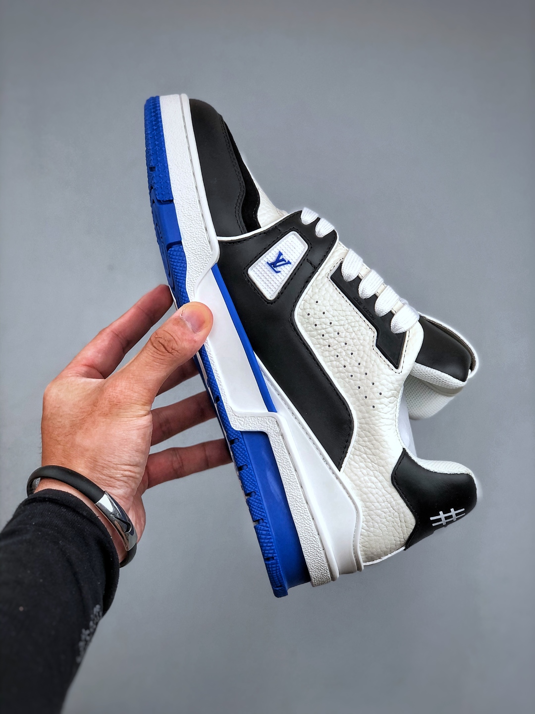 Louis Vuitton Trainer 2.0 Sneakers Low Top Casual Shoes - Black & White 3 cmp i1749932227032 5809 0 1