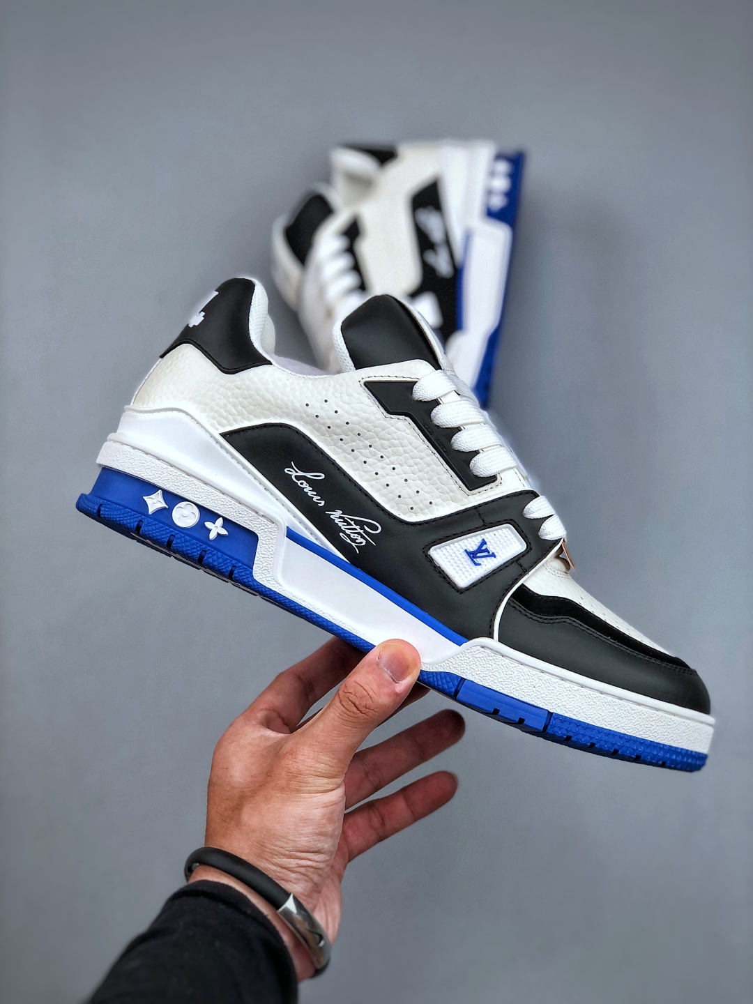 Louis Vuitton Trainer 2.0 Sneakers Low Top Casual Shoes - Black & White 5 cmp i1749932229581 2326 0 3