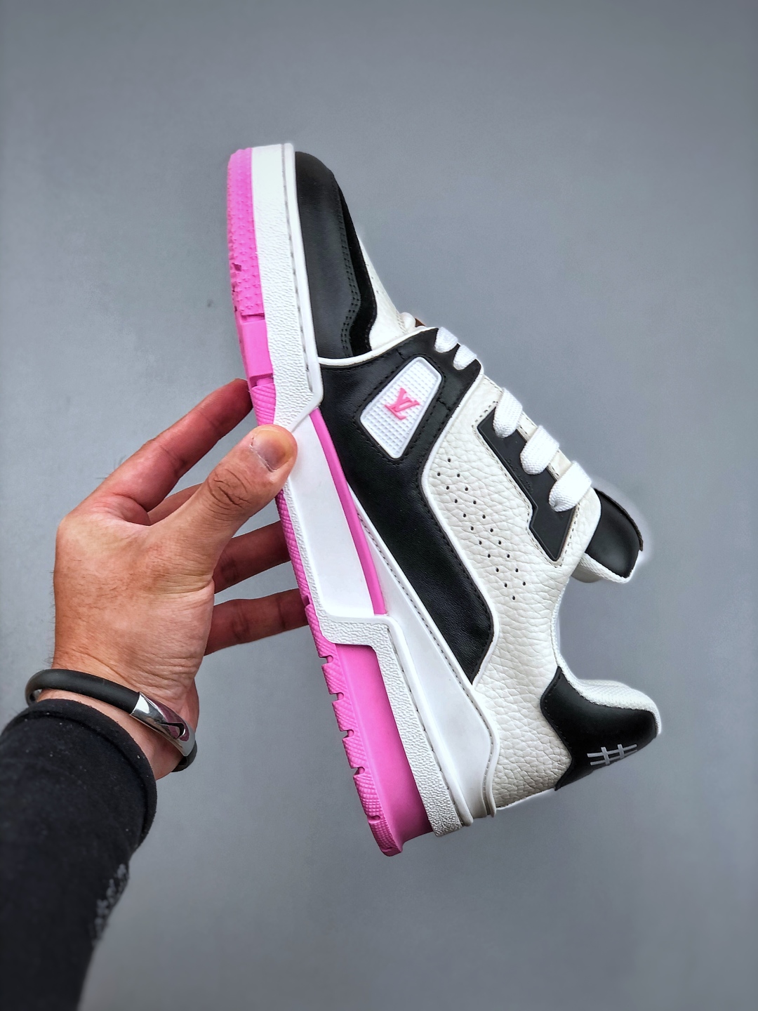 Louis Vuitton Trainer 2.0 Sneaker Low Top Retro Casual Basketball Shoes 2 cmp i1749934209747 150 0 1