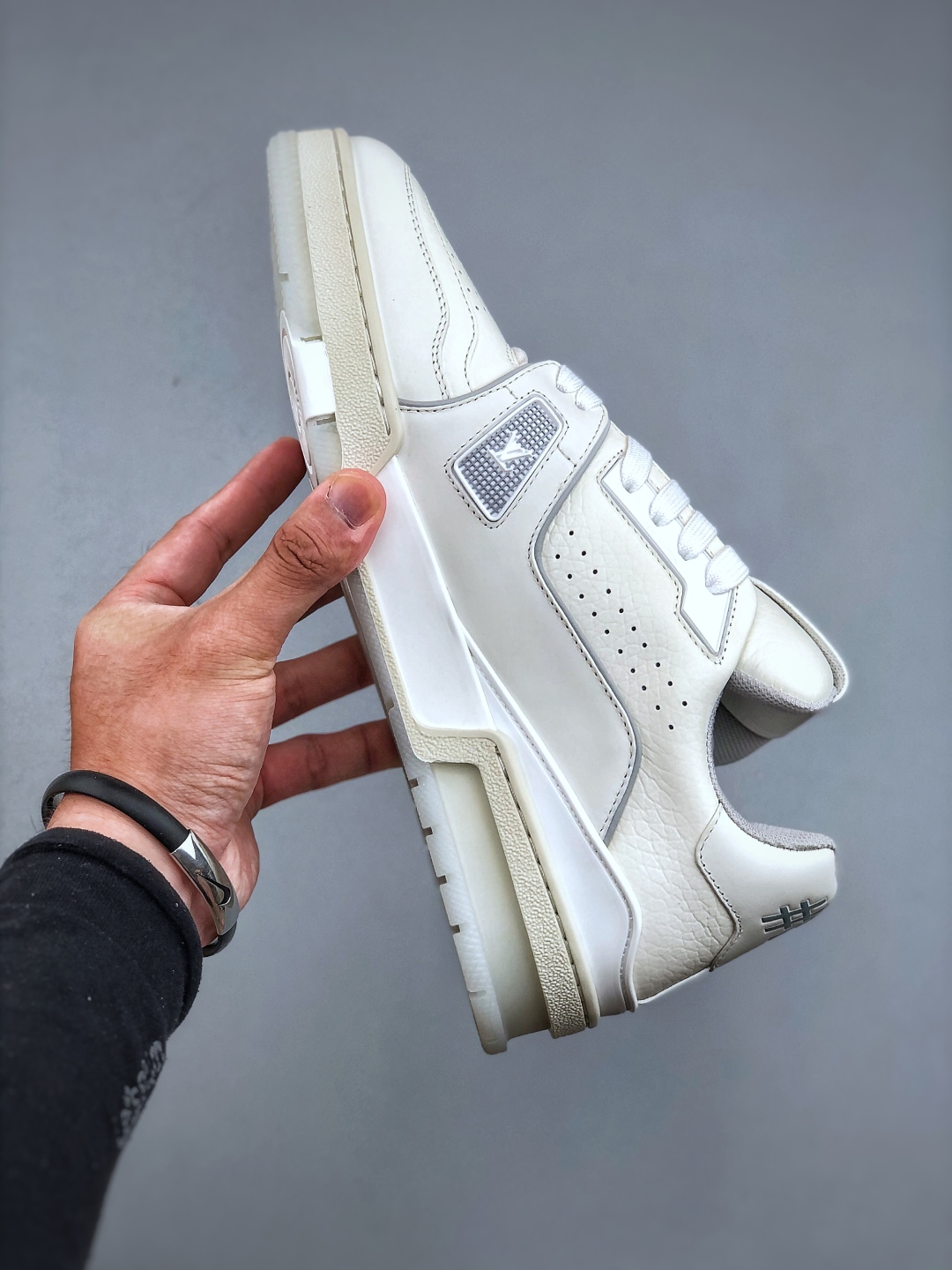 Louis Vuitton Trainer 2.0 Sneaker Low White Leather Casual Shoes 3 cmp i1749934252456 3534 0 1