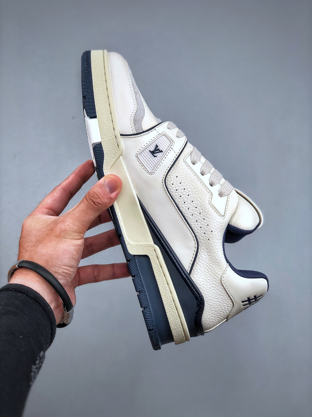 Louis Vuitton Trainer 2.0 Sneakers Low-top Retro Casual Shoes, White Leather 3 cmp i1749934272033 2391 0 1