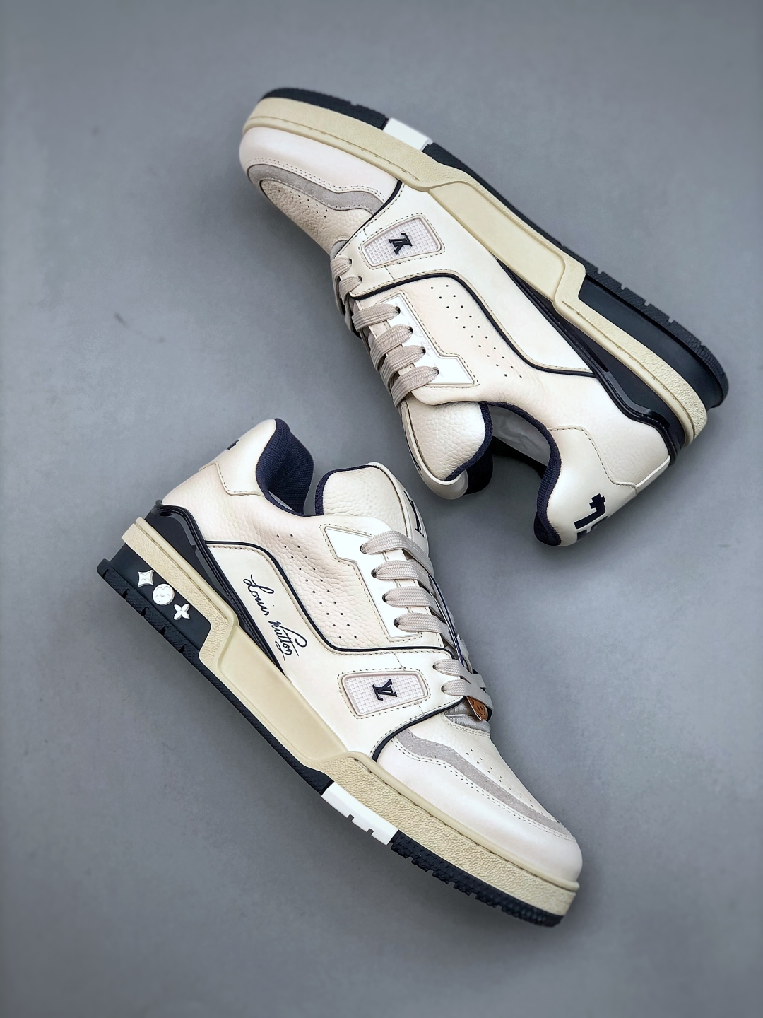Louis Vuitton Trainer 2.0 Sneakers Low-top Retro Casual Shoes, White Leather 10 cmp i1749934272041 6026 0 7
