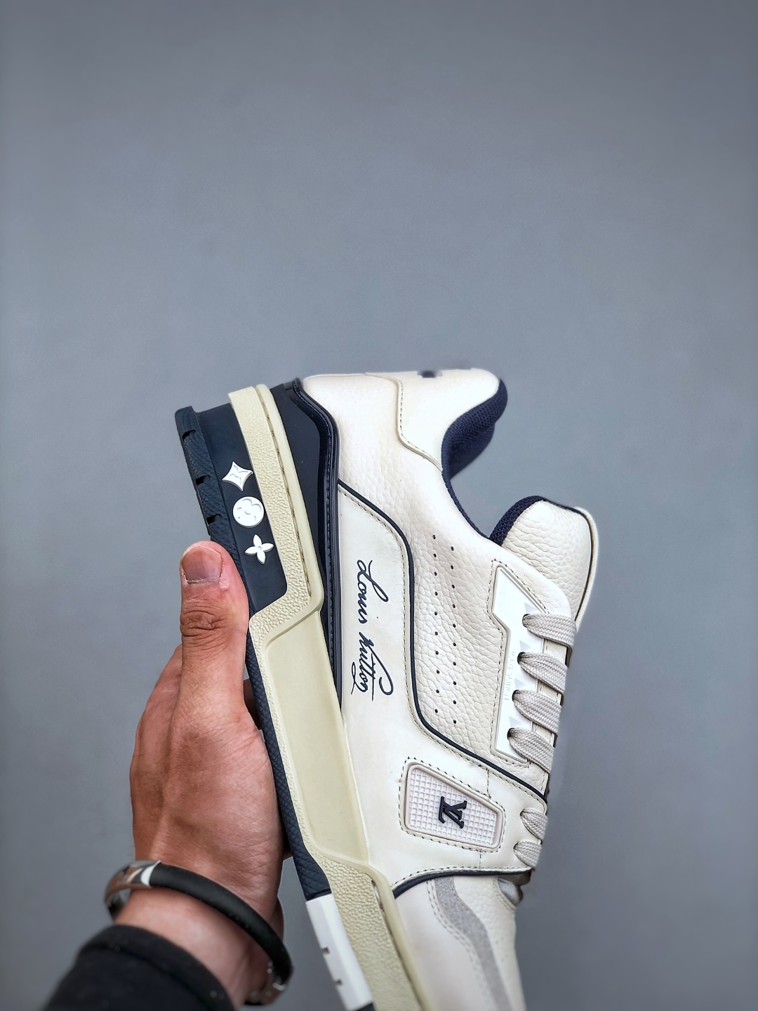 Louis Vuitton Trainer 2.0 Sneakers Low-top Retro Casual Shoes, White Leather 7 cmp i1749934272048 6475 0 4