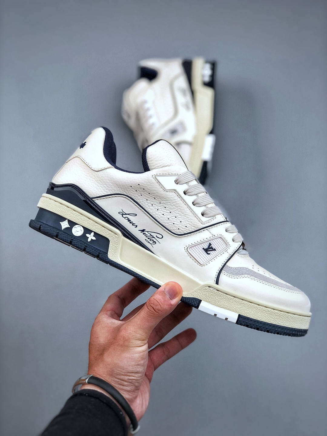 Louis Vuitton Trainer 2.0 Sneakers Low-top Retro Casual Shoes, White Leather 5 cmp i1749934273500 7338 0 2