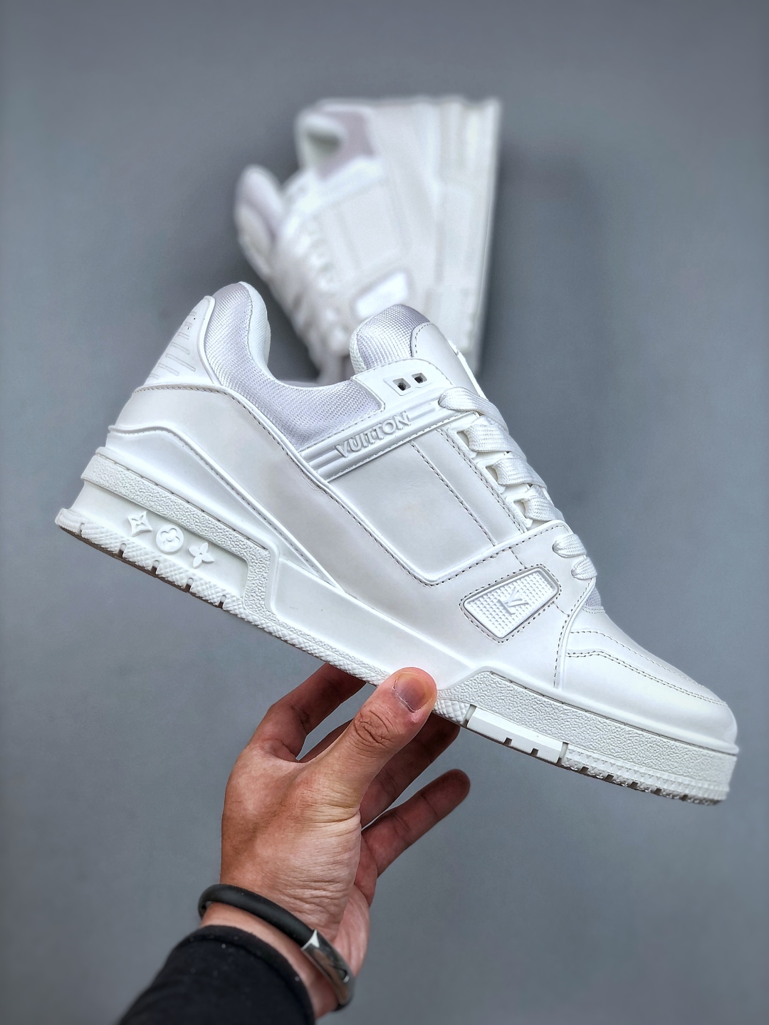 Louis Vuitton Trainer 2.0 Sneaker Low White Leather Casual Shoes 5 cmp i1749934299849 6258 0 2