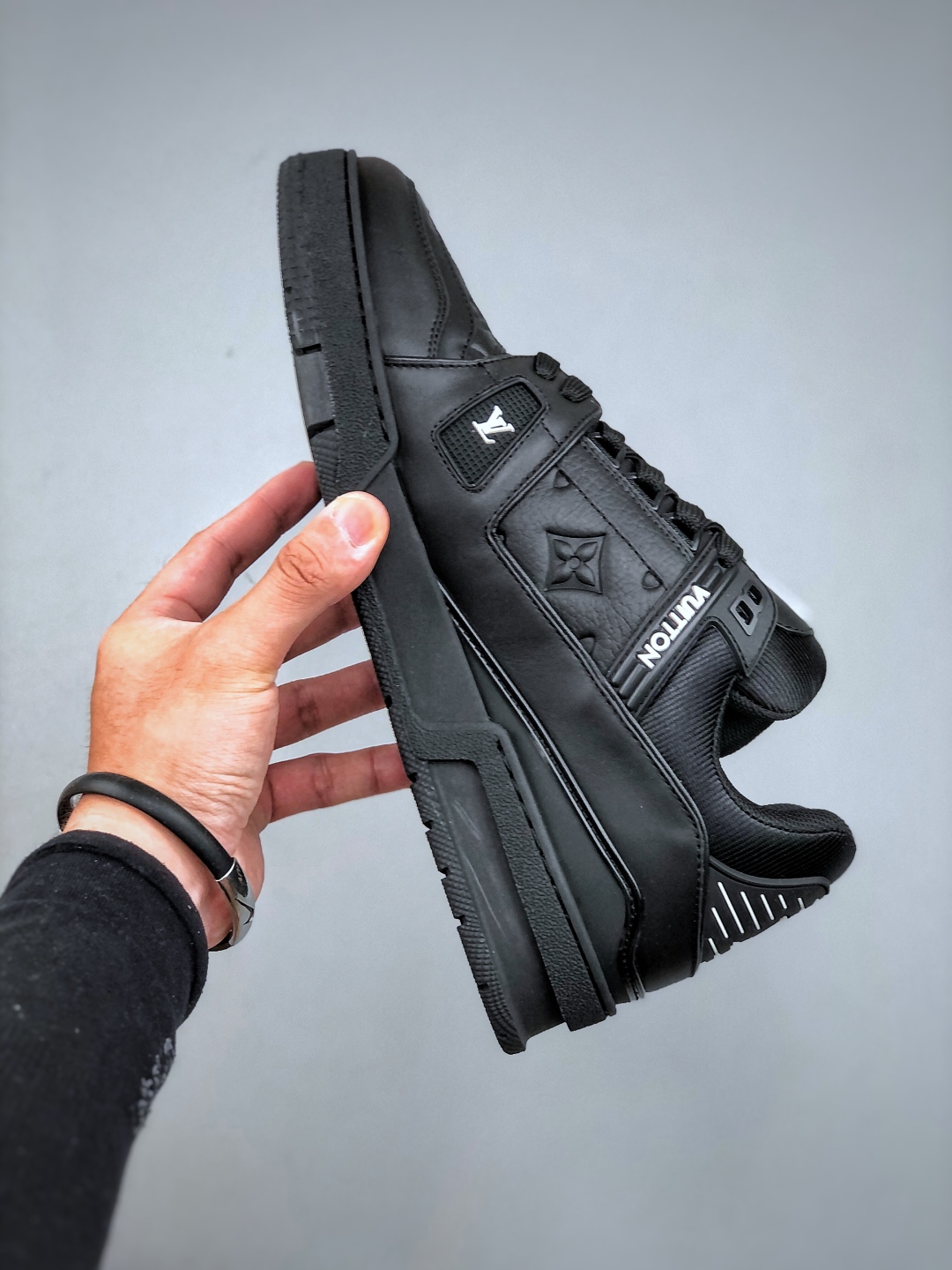 Louis Vuitton Trainer 2.0 Sneaker Low Black Leather 3 cmp i1749934369404 3673 0 1