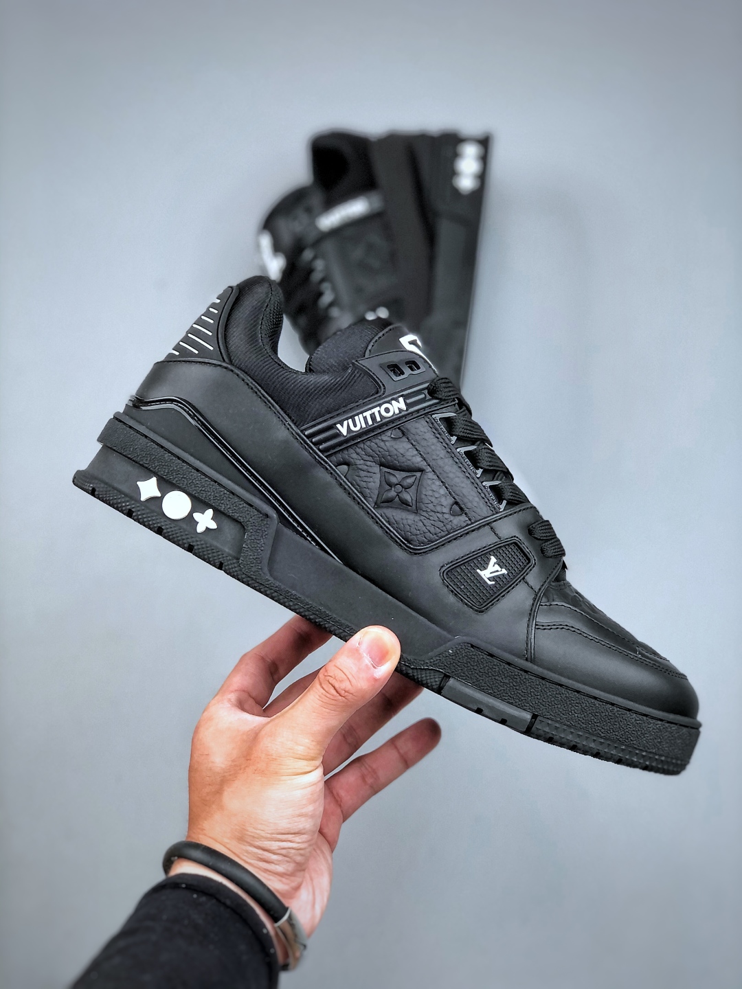 Louis Vuitton Trainer 2.0 Sneaker Low Black Leather 5 cmp i1749934369411 7464 0 2