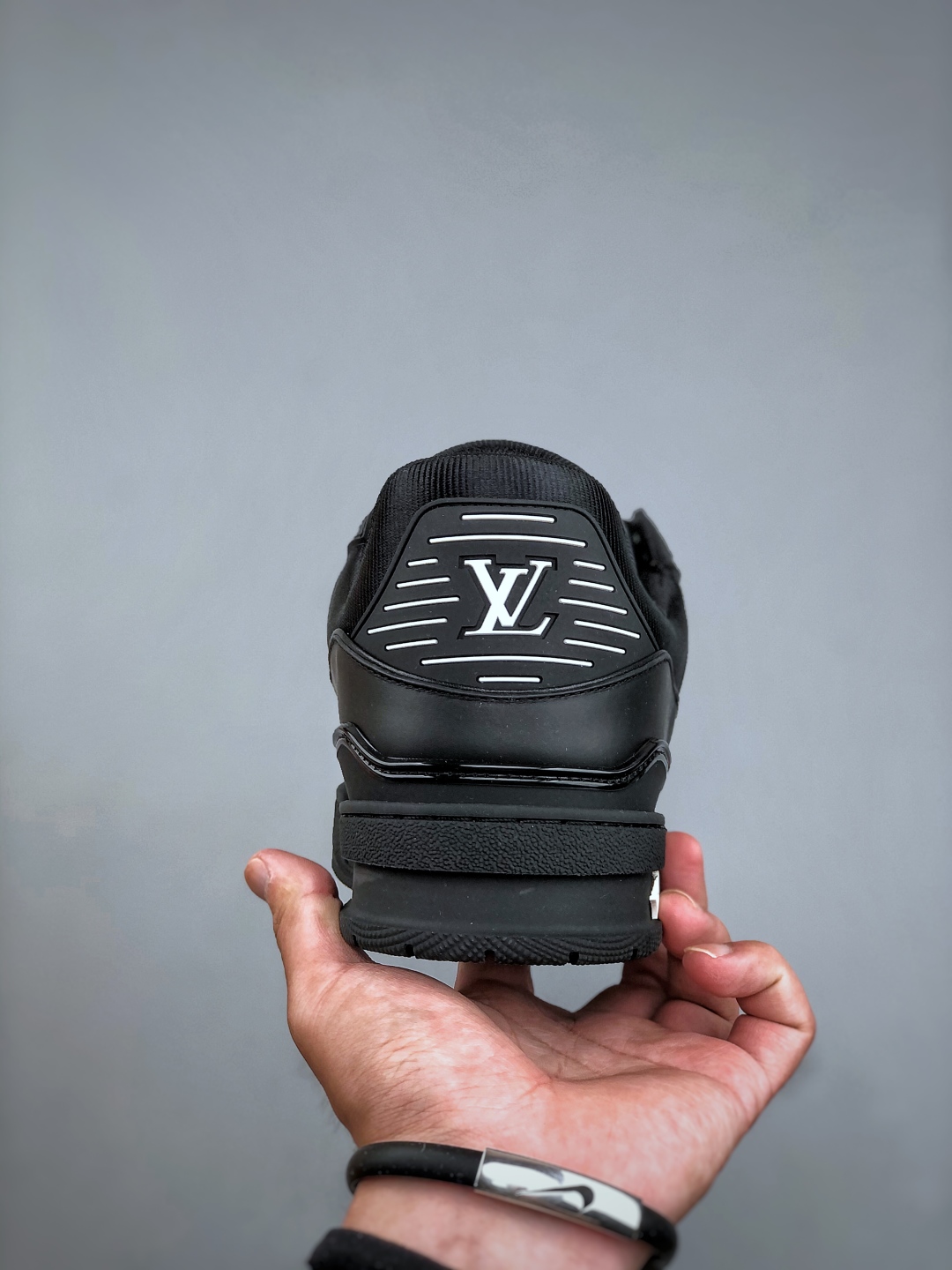 Louis Vuitton Trainer 2.0 Sneaker Low Black Leather 8 cmp i1749934370950 732 0 5