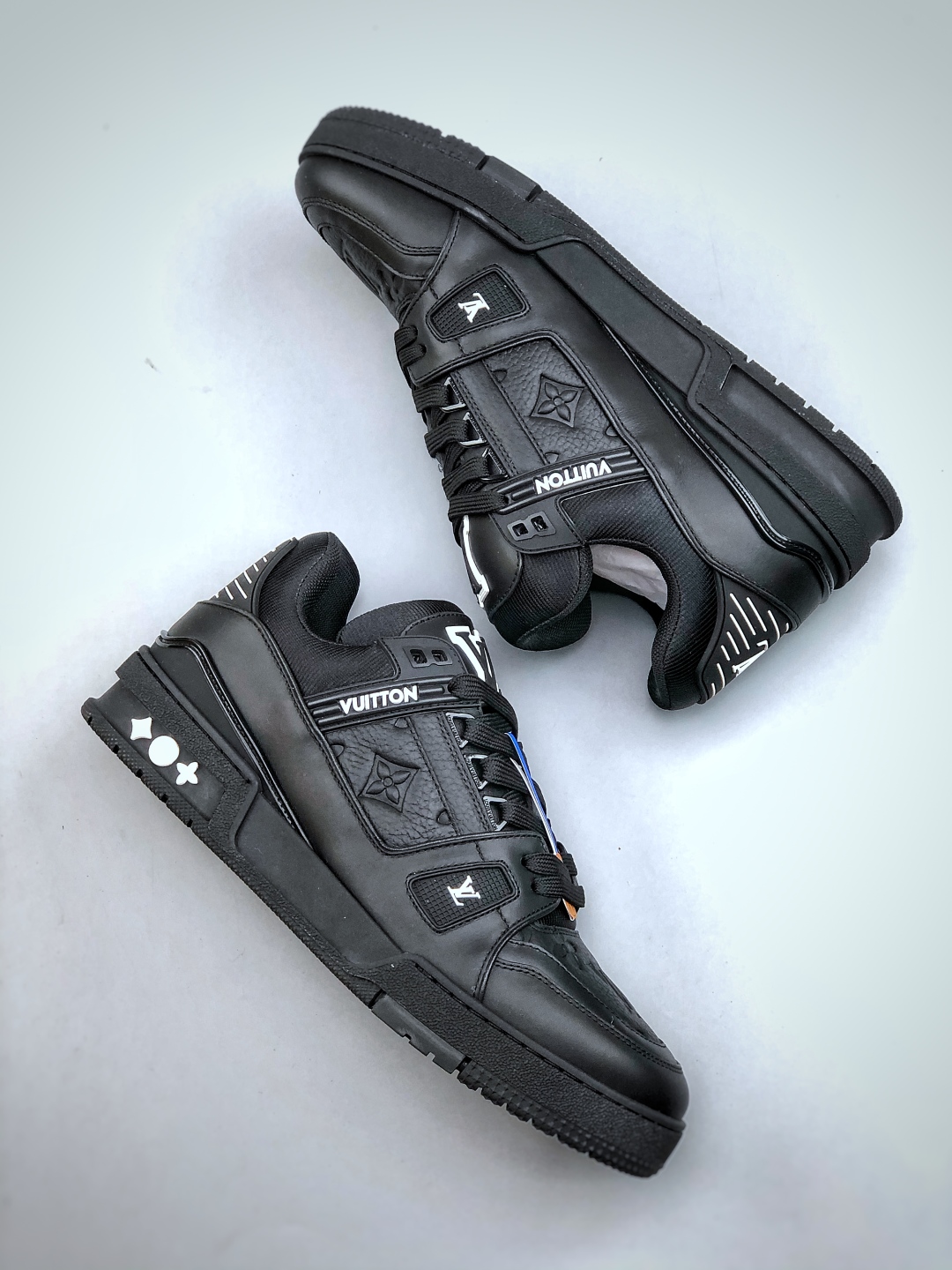 Louis Vuitton Trainer 2.0 Sneaker Low Black Leather 10 cmp i1749934370957 6651 0 7