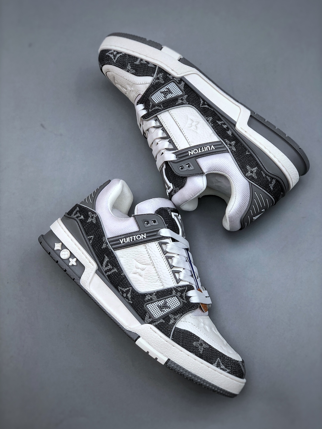 Louis Vuitton Trainer 2.0 Sneaker Low: Monogram Leather, Retro Style 9 cmp i1749934387064 3118 0 7