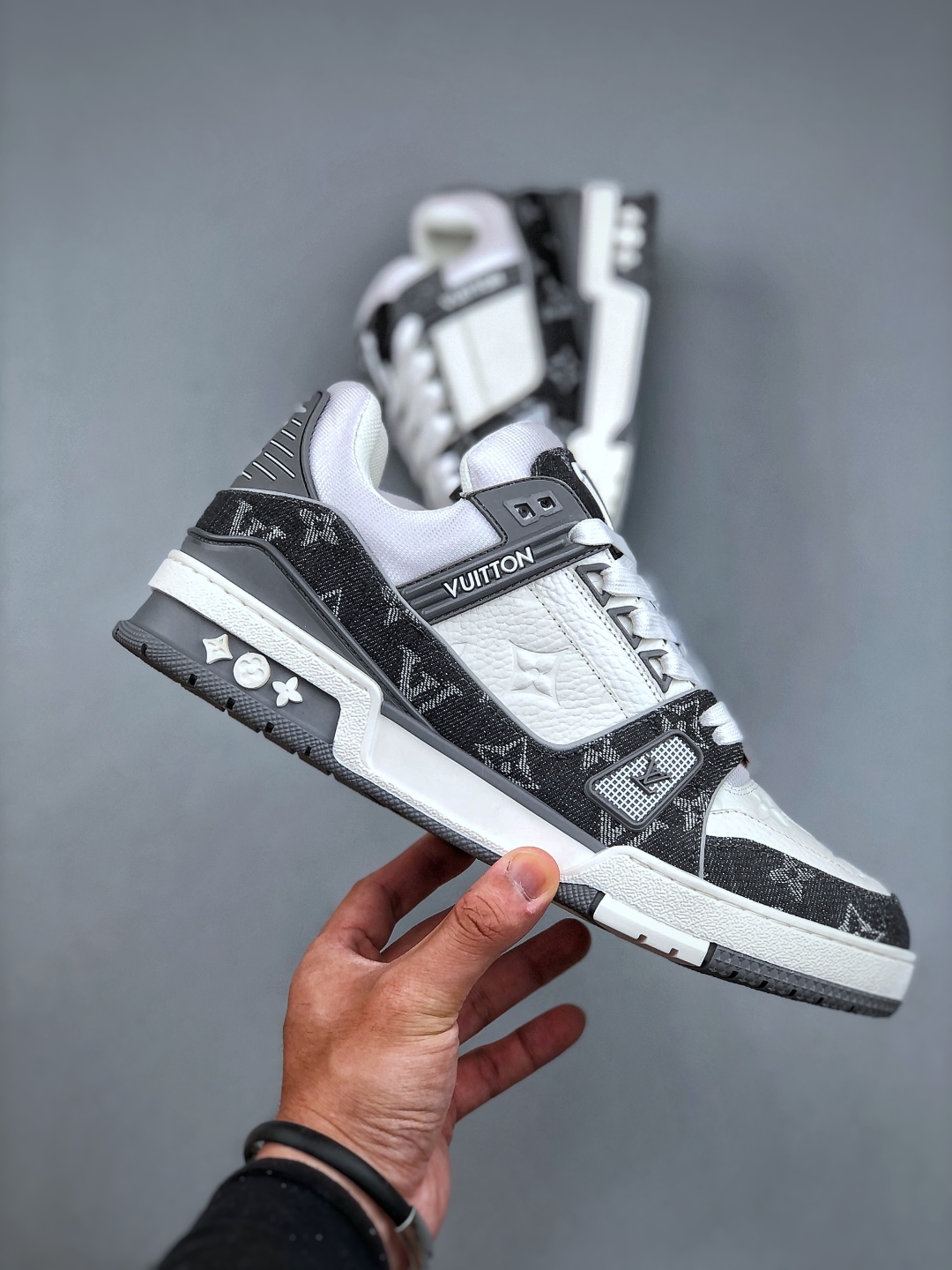 Louis Vuitton Trainer 2.0 Sneaker Low: Monogram Leather, Retro Style 4 cmp i1749934387064 8727 0 2