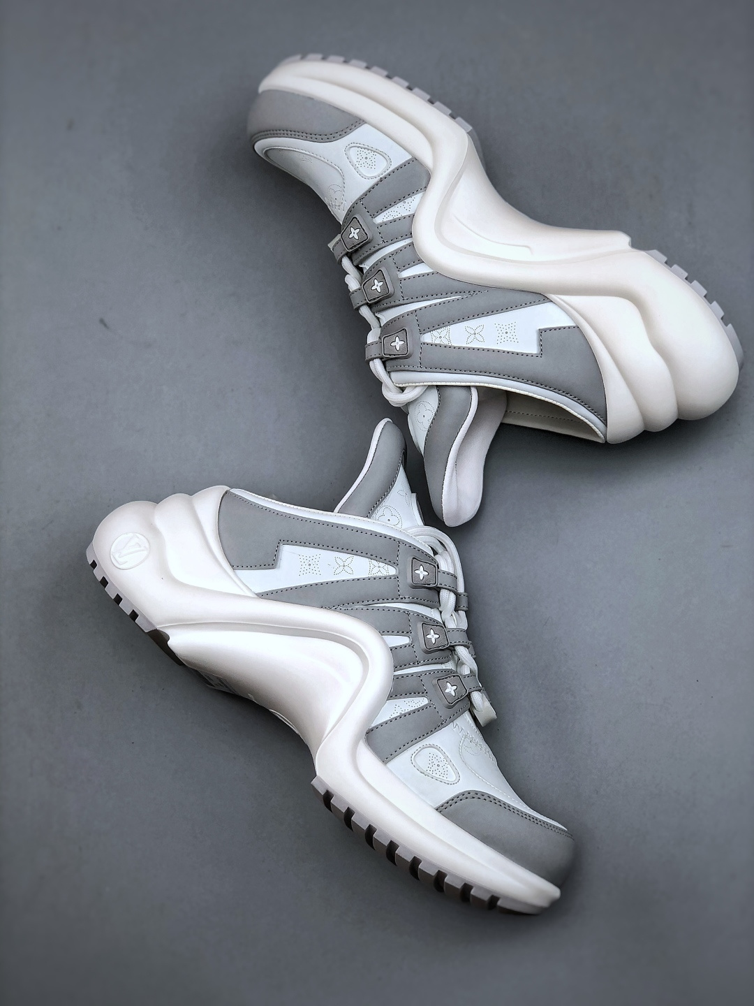 新款顶级版本Louis Vuitton 25ss Archlight 拱桥底运动鞋 半拖