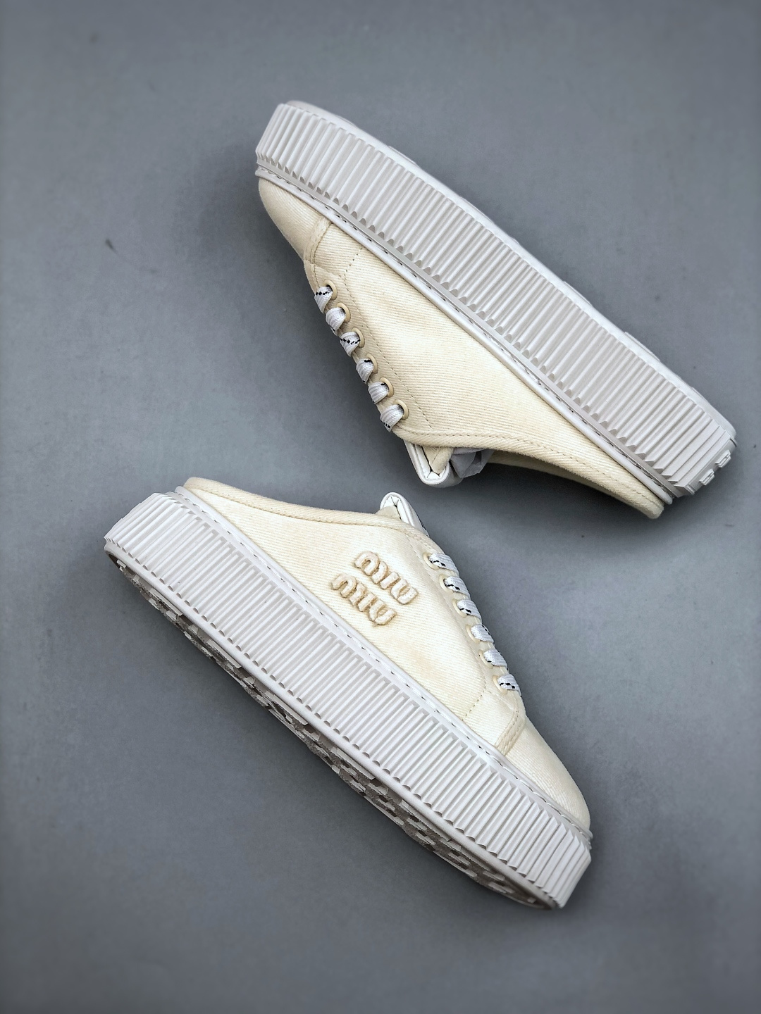 新款上架心缪缪miumiu2025ss春夏主打最新 款松糕厚底休闲小白鞋帆布鞋