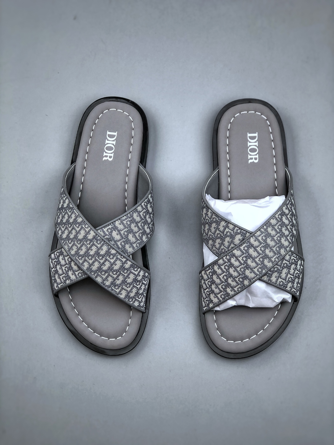 240 外贸版本 Dior迪奥Alias 小牛皮 圆头平底一字拖鞋 男款 米色拖鞋 凉鞋-Chinese UA Cheap High Quatity Brand Clothes Bags handbags Sneakers wholesale wholesaler seller from China Factory suppliers Fashion Clothing Shoes best Quality Beautiful Price 240 外贸版本 Dior迪奥Alias 小牛皮 圆头平底一字拖鞋 男款 米色拖鞋 凉鞋