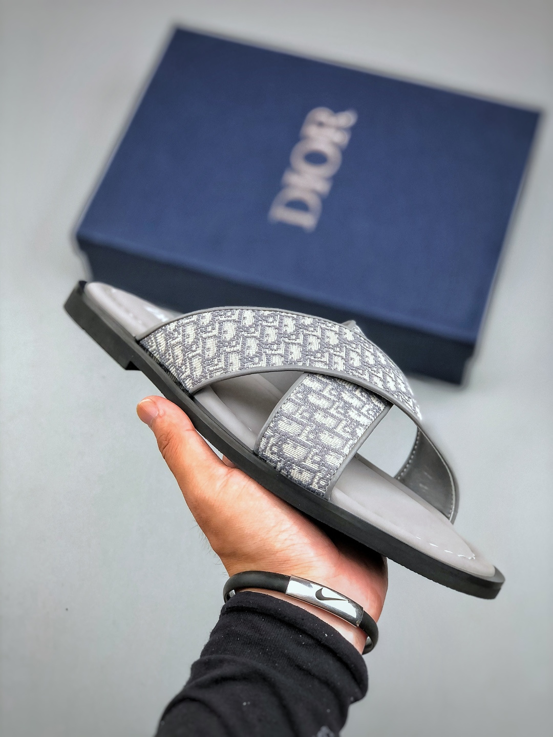 240 外贸版本 Dior迪奥Alias 小牛皮 圆头平底一字拖鞋 男款 米色拖鞋 凉鞋-Chinese UA Cheap High Quatity Brand Clothes Bags handbags Sneakers wholesale wholesaler seller from China Factory suppliers Fashion Clothing Shoes best Quality Beautiful Price 240 外贸版本 Dior迪奥Alias 小牛皮 圆头平底一字拖鞋 男款 米色拖鞋 凉鞋