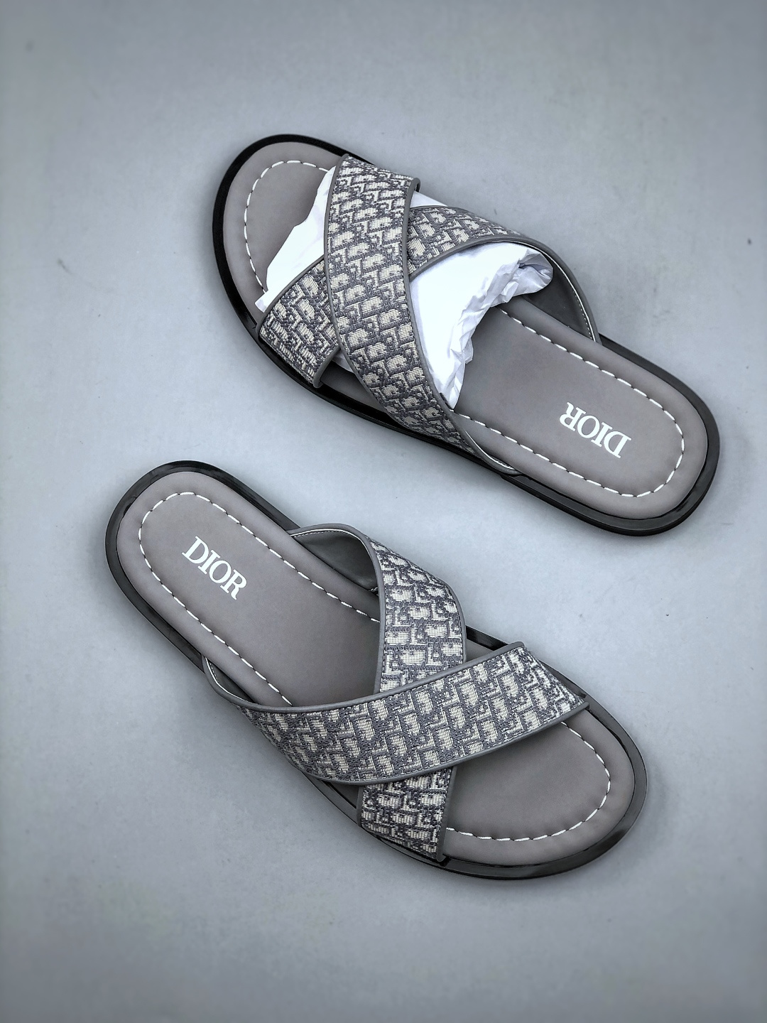 240 外贸版本 Dior迪奥Alias 小牛皮 圆头平底一字拖鞋 男款 米色拖鞋 凉鞋-Chinese UA Cheap High Quatity Brand Clothes Bags handbags Sneakers wholesale wholesaler seller from China Factory suppliers Fashion Clothing Shoes best Quality Beautiful Price 240 外贸版本 Dior迪奥Alias 小牛皮 圆头平底一字拖鞋 男款 米色拖鞋 凉鞋