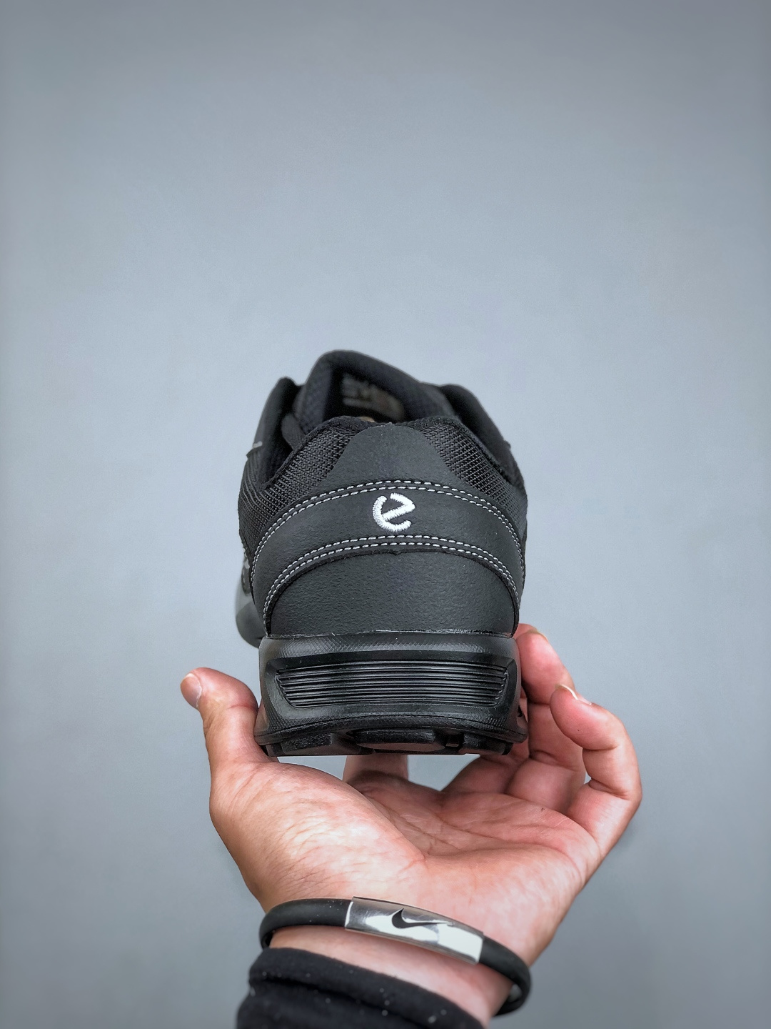 300 ECCO 爱步 2023春夏季爆款男士休闲百搭网格加皮面条纹柔酷系列