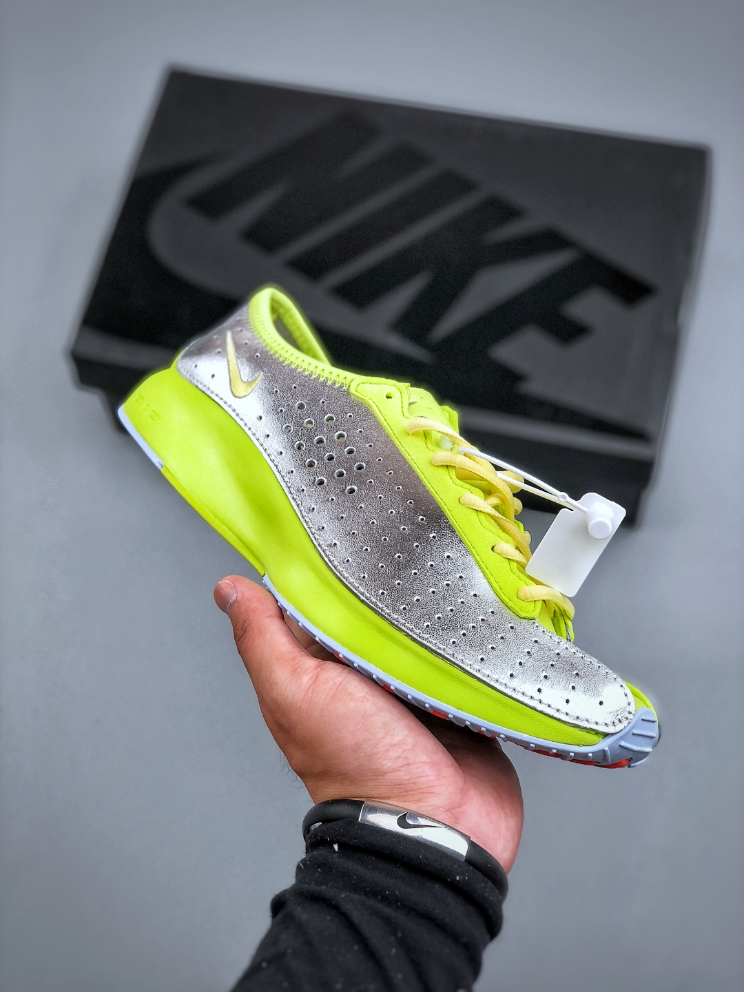 合集#💰公司级180💰纯原220Nike Air Superfly耐克2025新款减震复古跑鞋穿孔设计不仅增添了细节，还提高了透气性，确保佩戴者全天舒适。该鞋采用泡沫中底并配备 Nike Air 单元，提供轻质缓震效果。货号:1B5824 001尺码:36-45