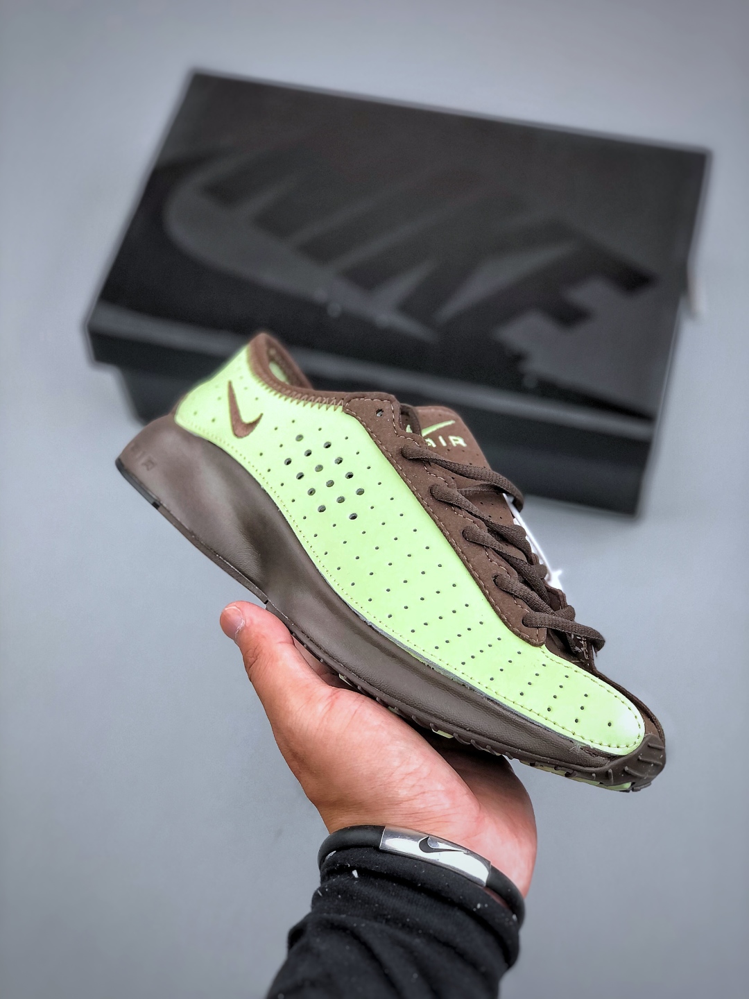 合集#💰公司级180💰纯原220Nike Air Superfly耐克2025新款减震复古跑鞋穿孔设计不仅增添了细节，还提高了透气性，确保佩戴者全天舒适。该鞋采用泡沫中底并配备 Nike Air 单元，提供轻质缓震效果。货号:1B5824 001尺码:36-45