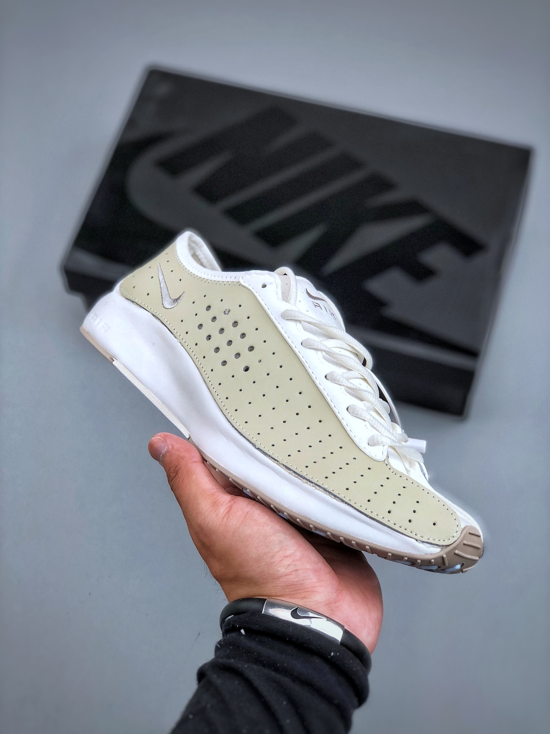 合集#💰公司级180💰纯原220Nike Air Superfly耐克2025新款减震复古跑鞋穿孔设计不仅增添了细节，还提高了透气性，确保佩戴者全天舒适。该鞋采用泡沫中底并配备 Nike Air 单元，提供轻质缓震效果。货号:1B5824 001尺码:36-45