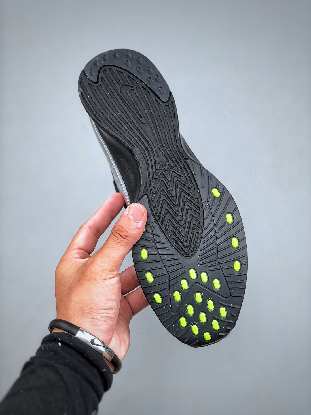 💰公司级180💰纯原220 Nike Air Superfly耐克2025新款减震复古跑鞋穿孔设计不仅增添了细节，还提高了透气性，确保佩戴者全天舒适。该鞋采用泡沫中底并配备 Nike Air 单元，提供轻质缓震效果。货号:1B5824 001尺码:36-45