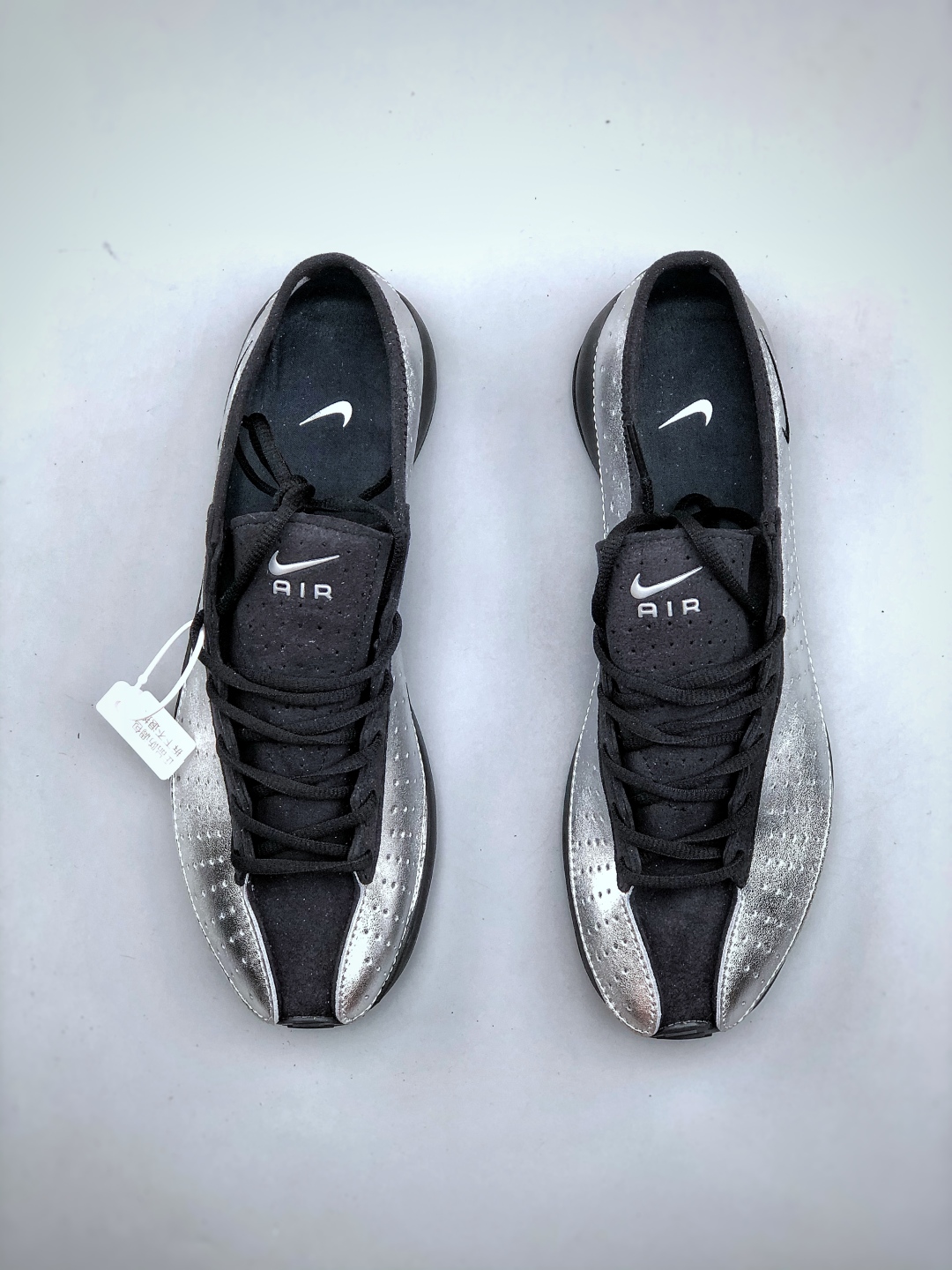 💰公司级180💰纯原220 Nike Air Superfly耐克2025新款减震复古跑鞋穿孔设计不仅增添了细节，还提高了透气性，确保佩戴者全天舒适。该鞋采用泡沫中底并配备 Nike Air 单元，提供轻质缓震效果。货号:1B5824 001尺码:36-45