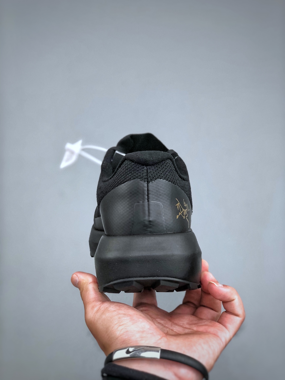 💰公司级300💰纯原360始祖鸟BORA Kragg Shoes覆盖透气男越野跑鞋 官方同步上架适合技术路线单日徒步穿着也可以一脚蹬穿法 aeriosflgtx鞋受到长途野外跑步鞋的启发 适合在变化的地形上进行快速轻快的徒步旅行穿着,舒适而有支撑性,使您充满信心。该设计与脚部融为一体,可最大限度地减少摩擦,gore-tex保护膜网砂,采用gore隐形适体(invisiblefit)技术,更轻薄舒适。敏捷、稳定和技术路线上的自信源于vibram® megagrip外底、压缩eva内底以及一体的tpu。
39-44